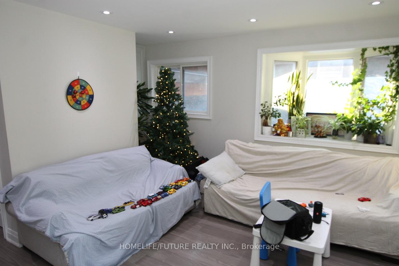 36 Baybrook Crescent Main, Toronto E09 — photo 4 of 5