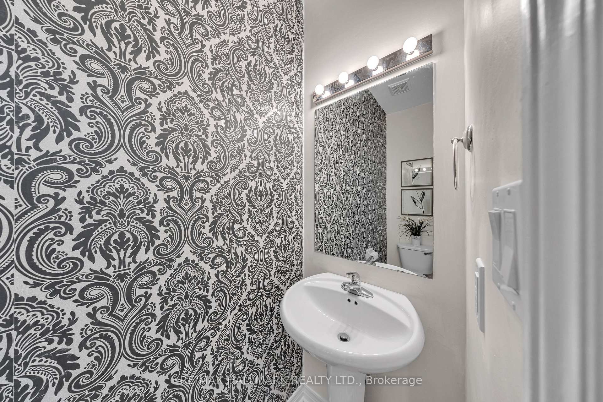 16 Boone Lane, Ajax — photo 4 of 5