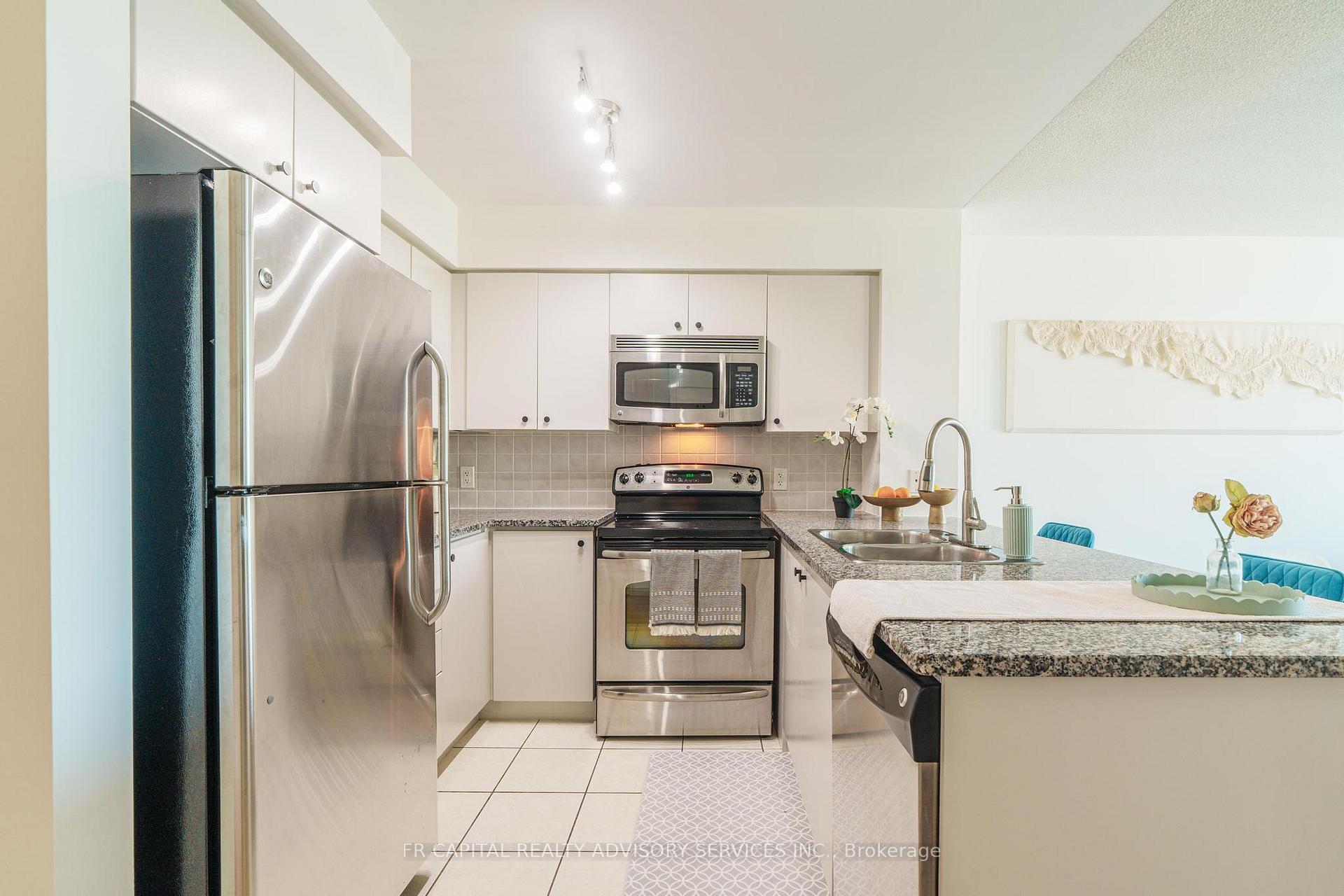 68 Grangeway Avenue 1102, Toronto E09 — photo 4 of 5