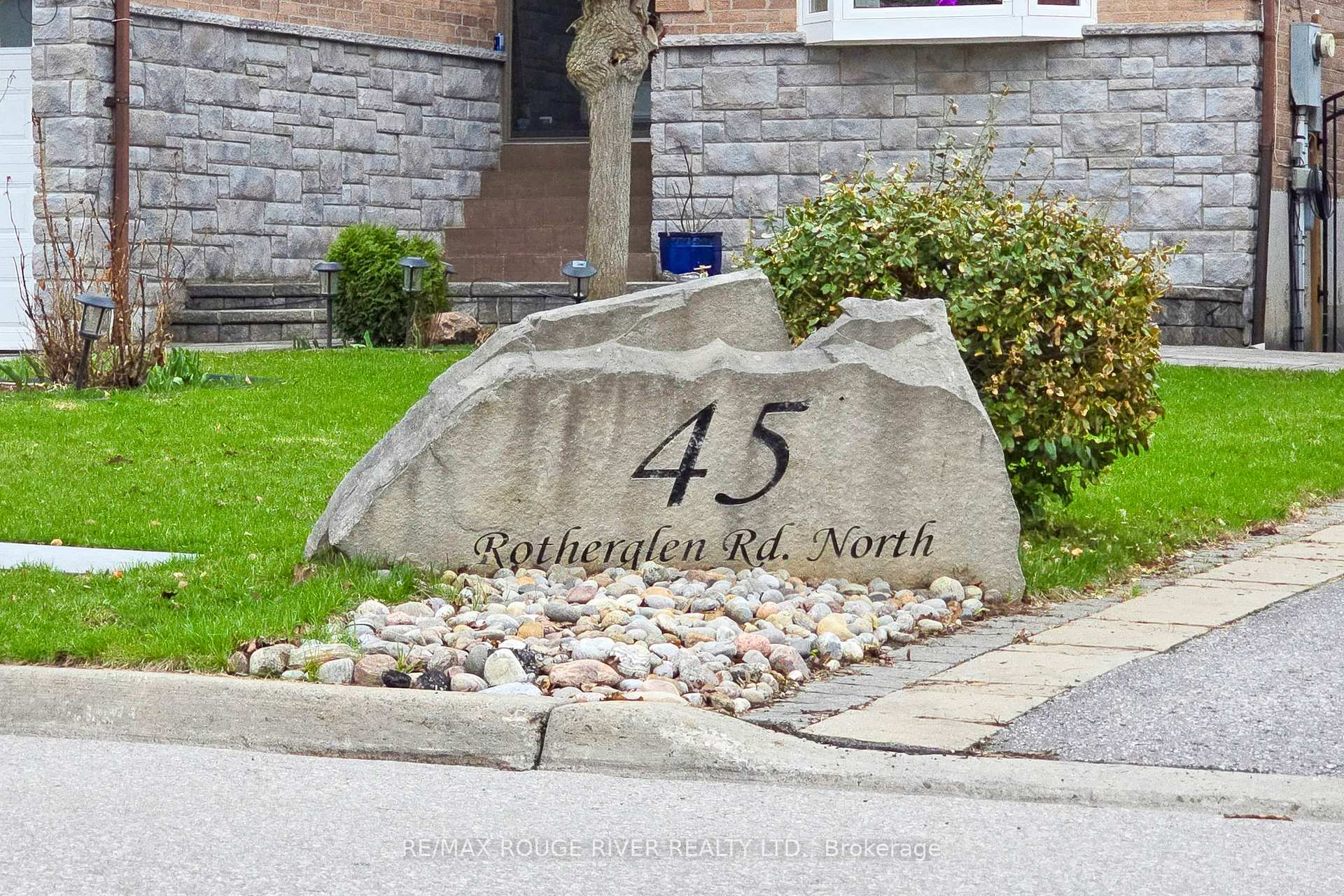 45 Rotherglen Road N, Ajax — photo 3 of 5