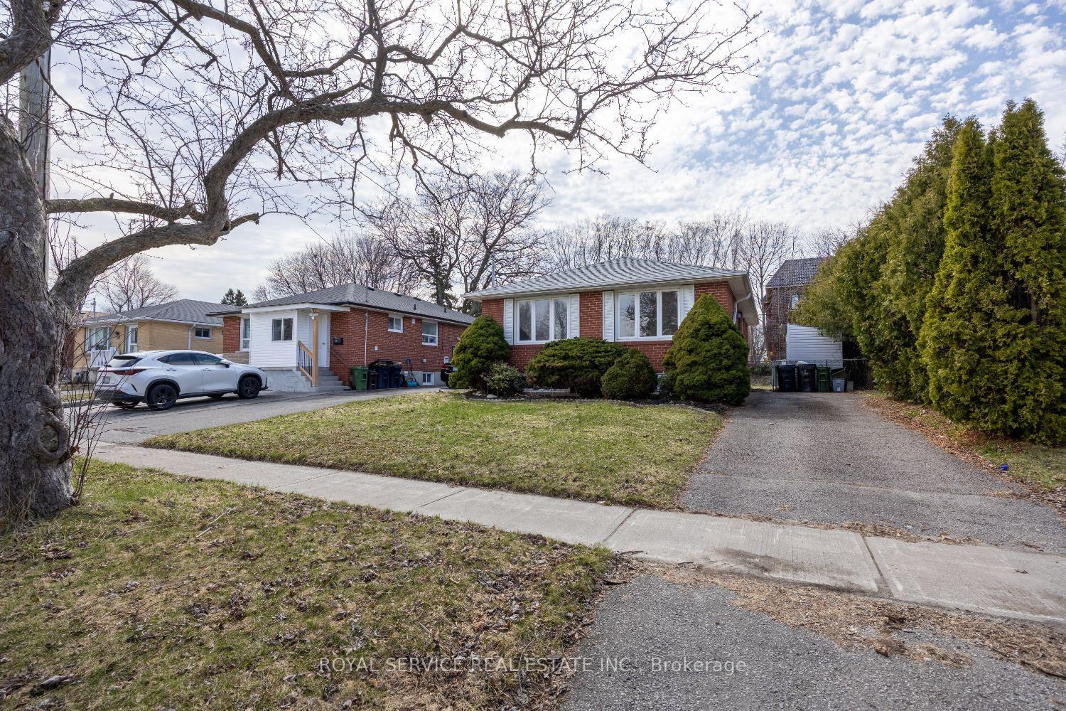 14 Hathway Drive, Toronto E09 — photo 3 of 5