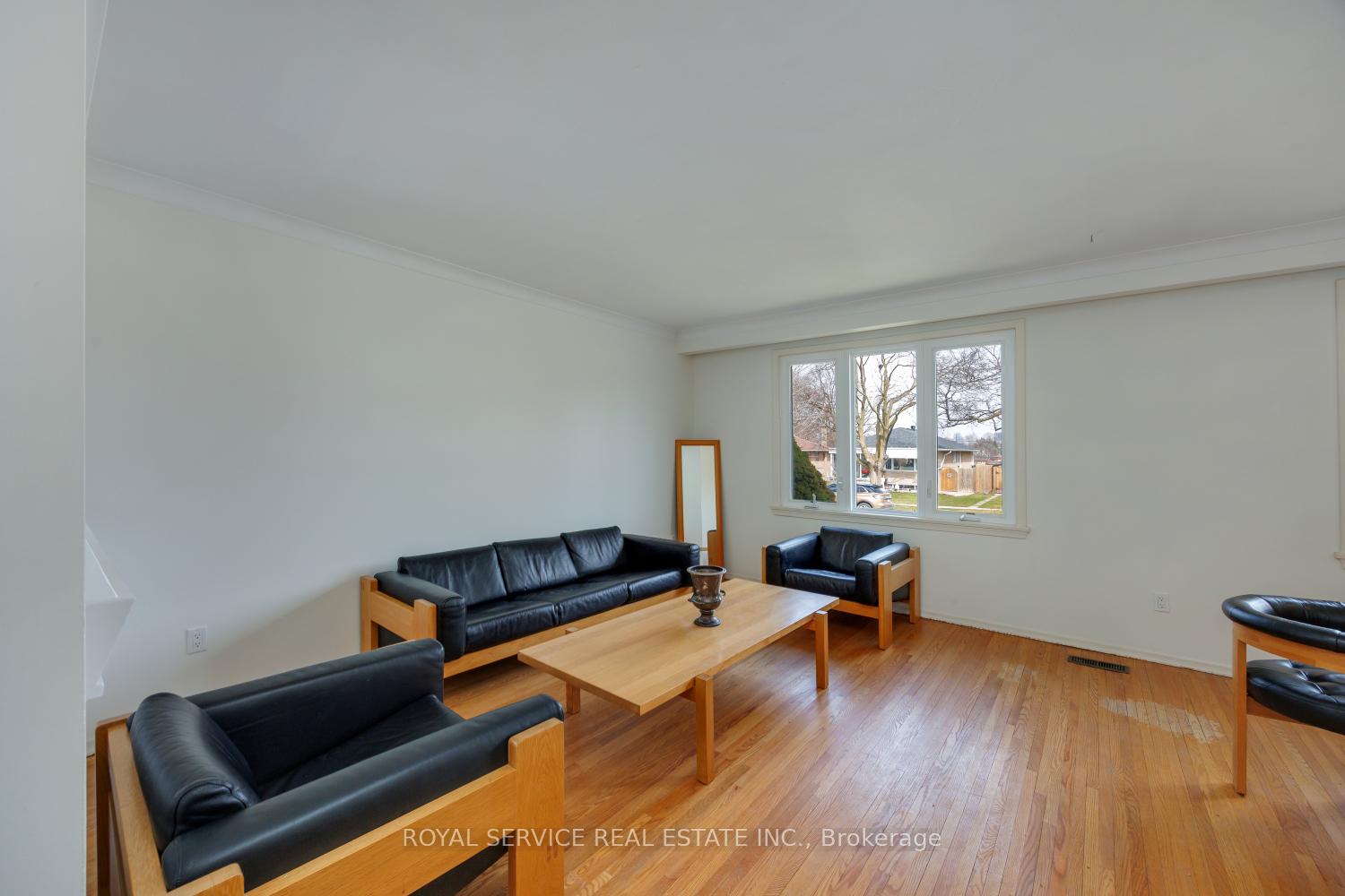 14 Hathway Drive, Toronto E09 — photo 5 of 5