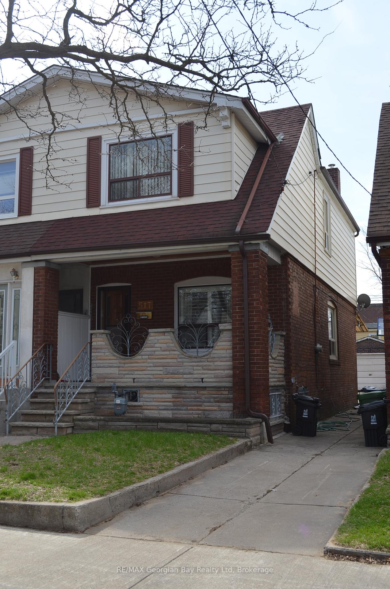 517 Milverton Boulevard, Toronto E03, ON M4C 1X6