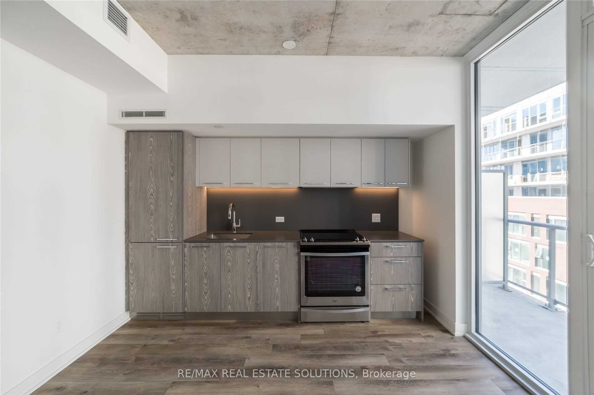 15 Baseball Place 722, Toronto E01 — photo 2 of 5