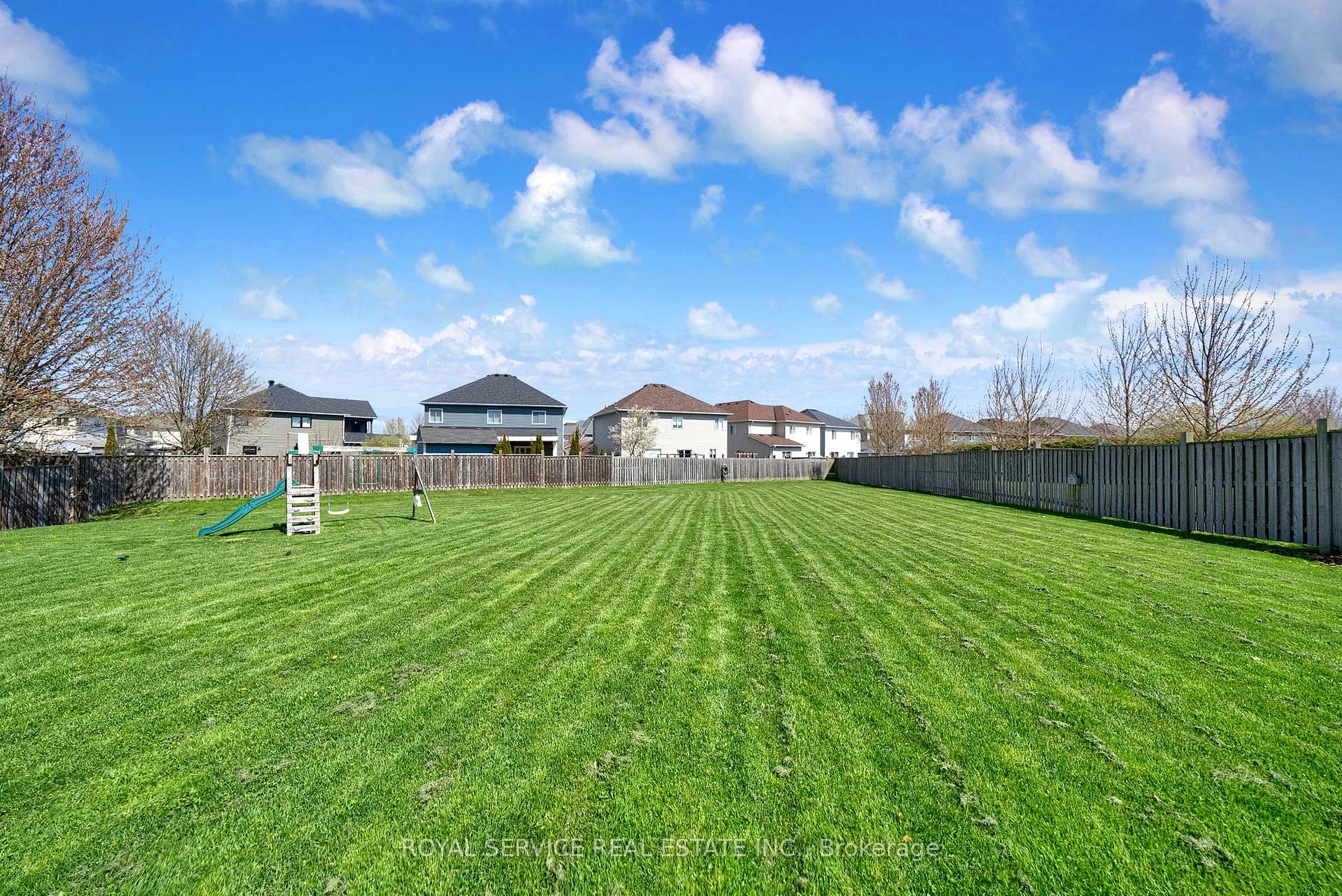 35 Alldread Crescent, Clarington — photo 2 of 5