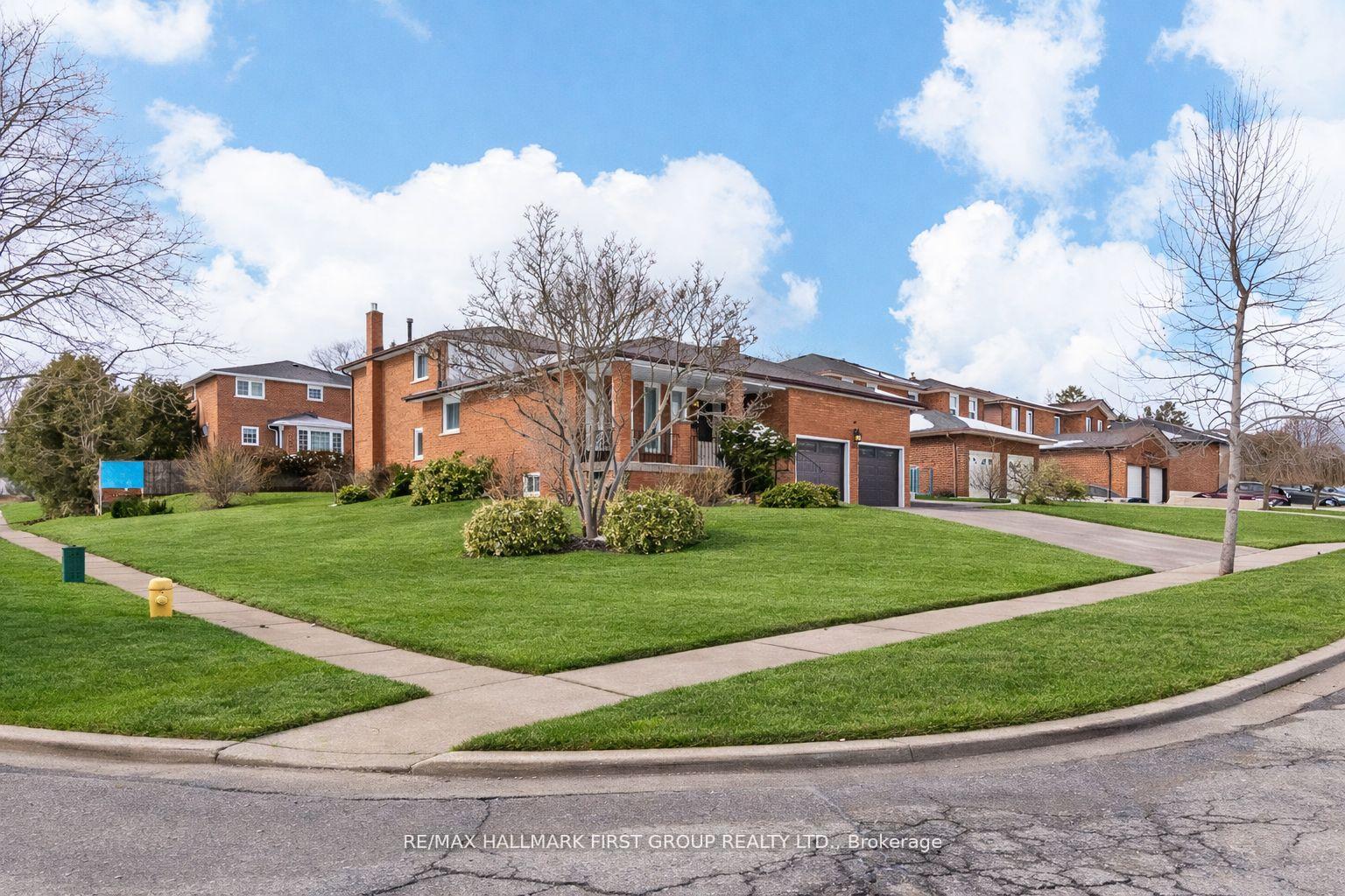 520 McLeod Crescent, Pickering, ON L1W 3M5 — Pickering, Ontario