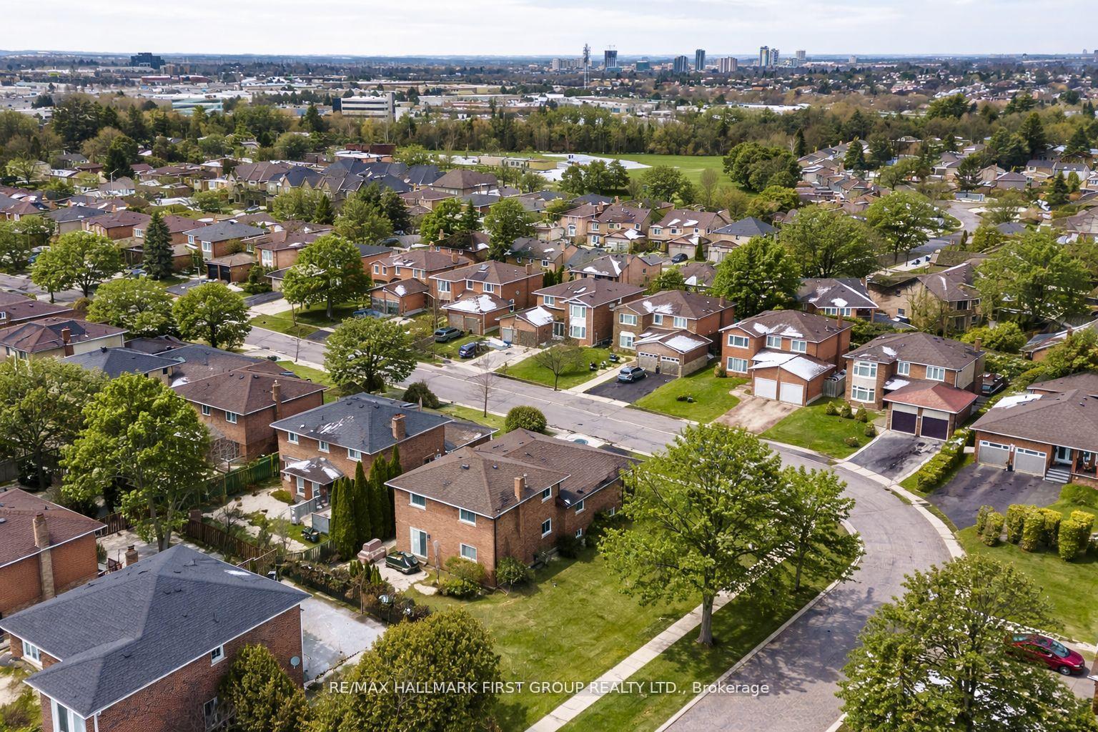 520 McLeod Crescent, Pickering — photo 2 of 5