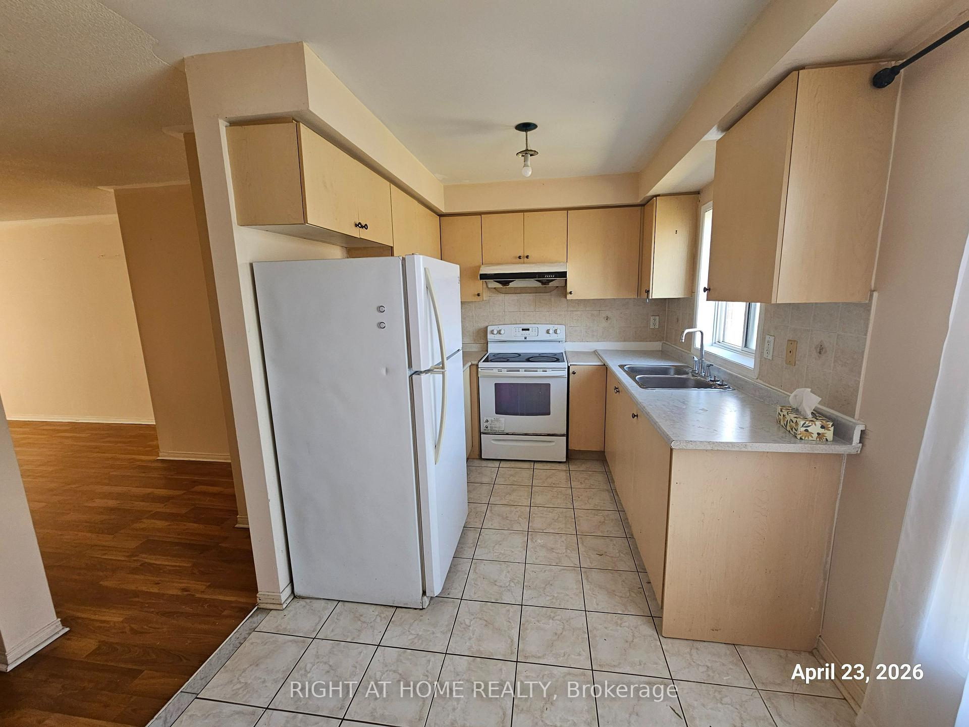 64 Conn Smythe Drive, Toronto E08 — photo 4 of 5