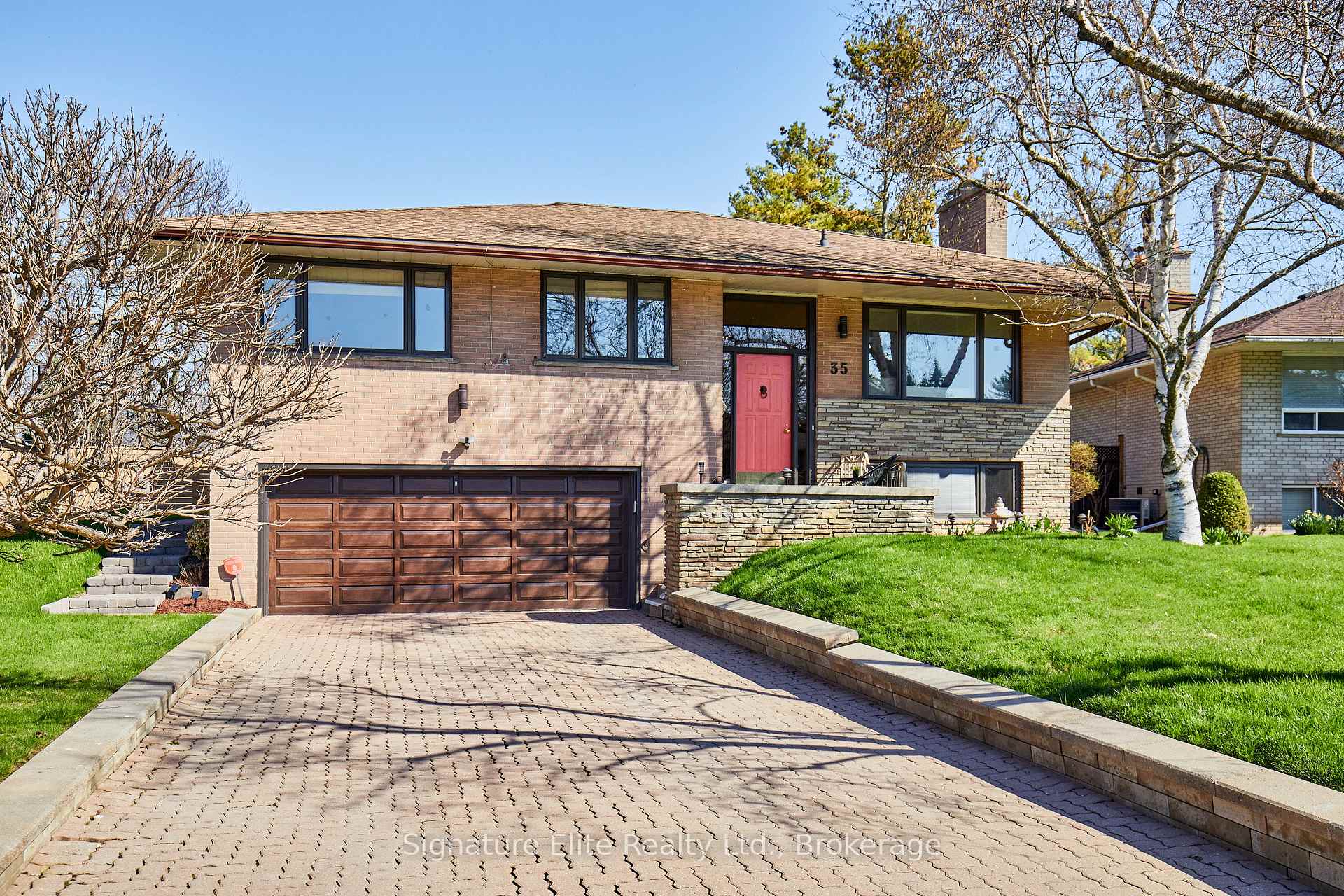 35 Somerdale Square, Toronto E08 — photo 2 of 5