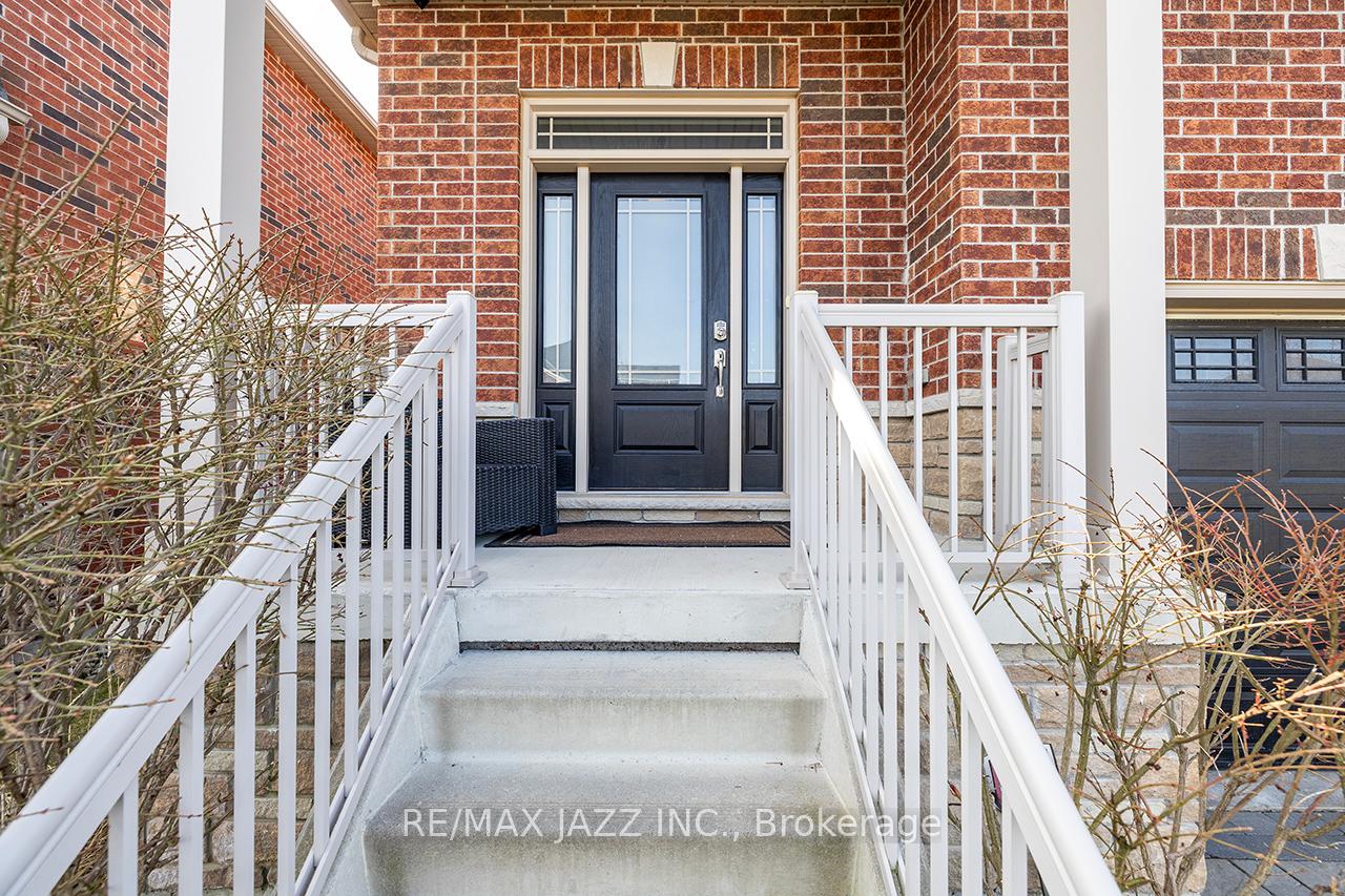43 Elmer Adams Drive, Clarington — photo 2 of 5