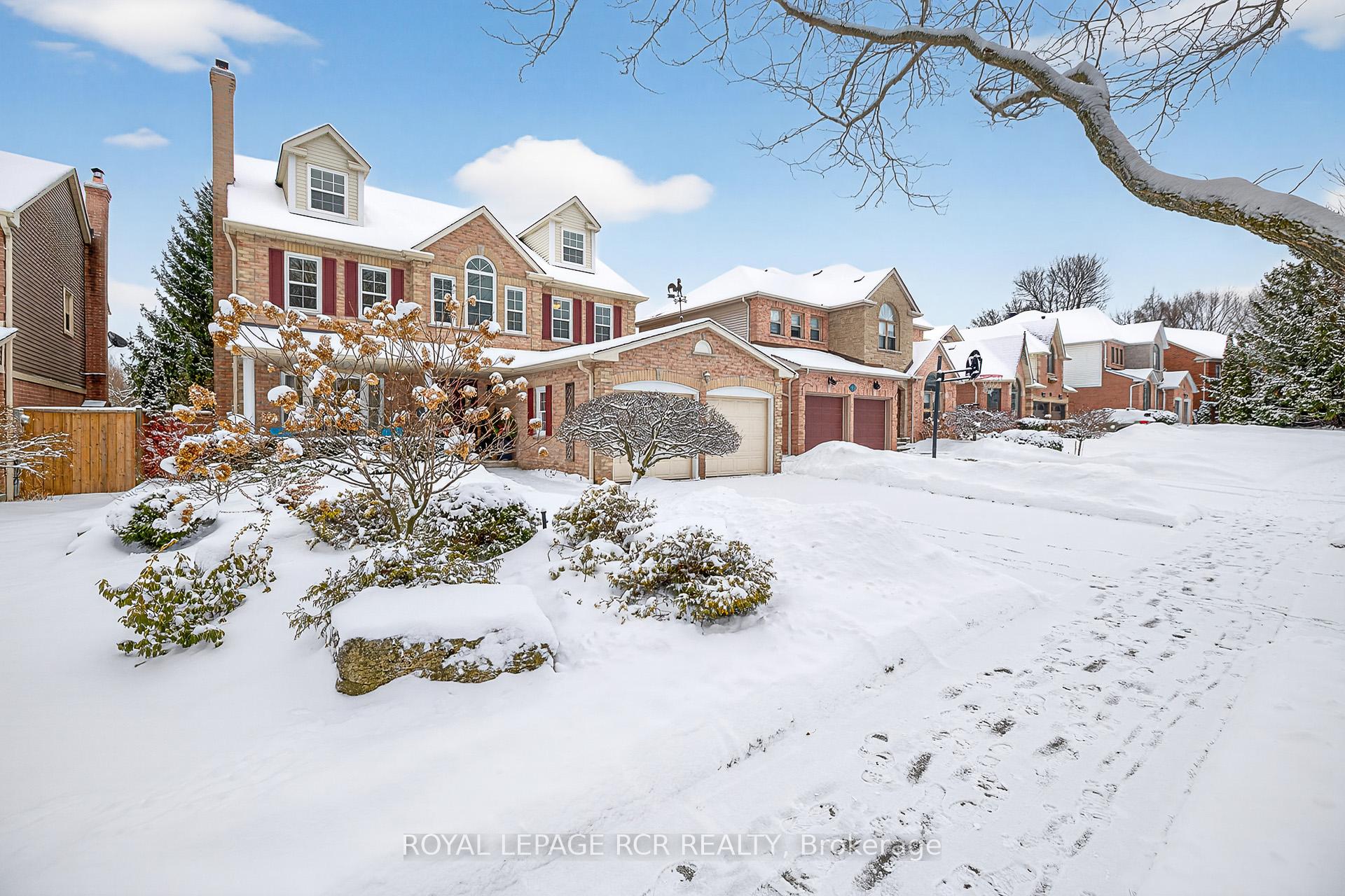 27 Kennett Drive, Whitby — photo 2 of 5