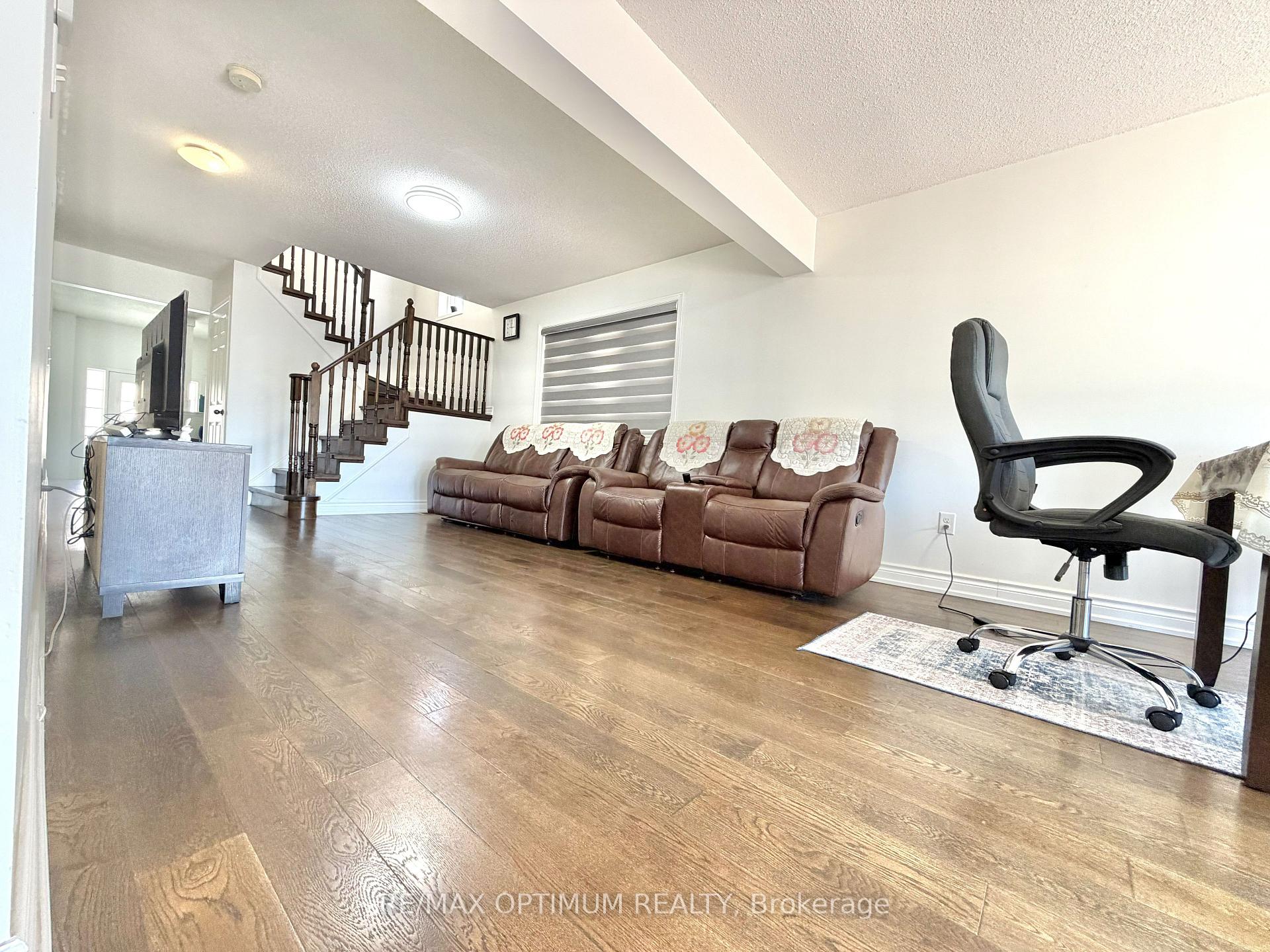 7 Barnham Street, Ajax — photo 4 of 5