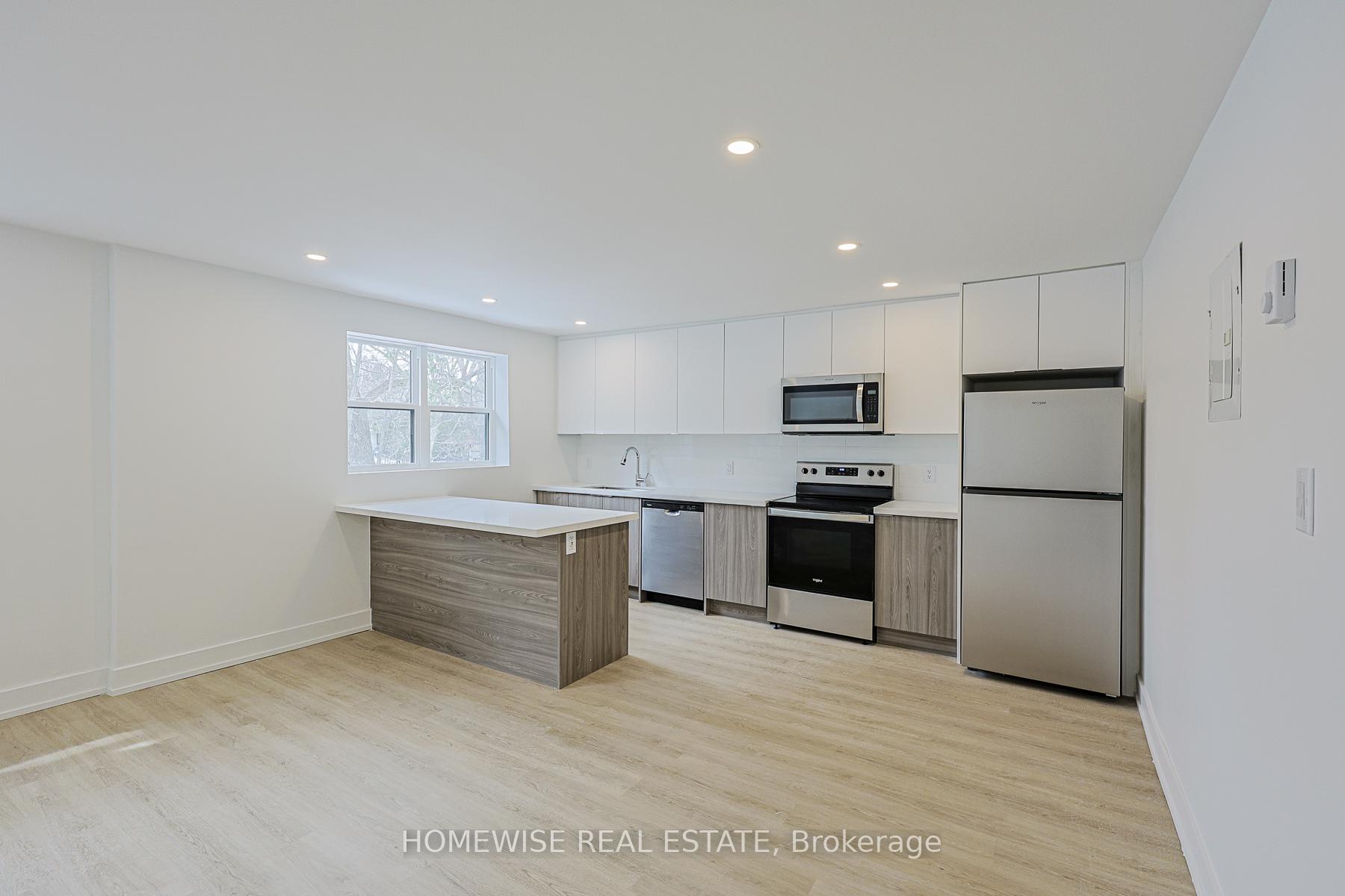 100 Liberty Street N 15B, Clarington — photo 2 of 5