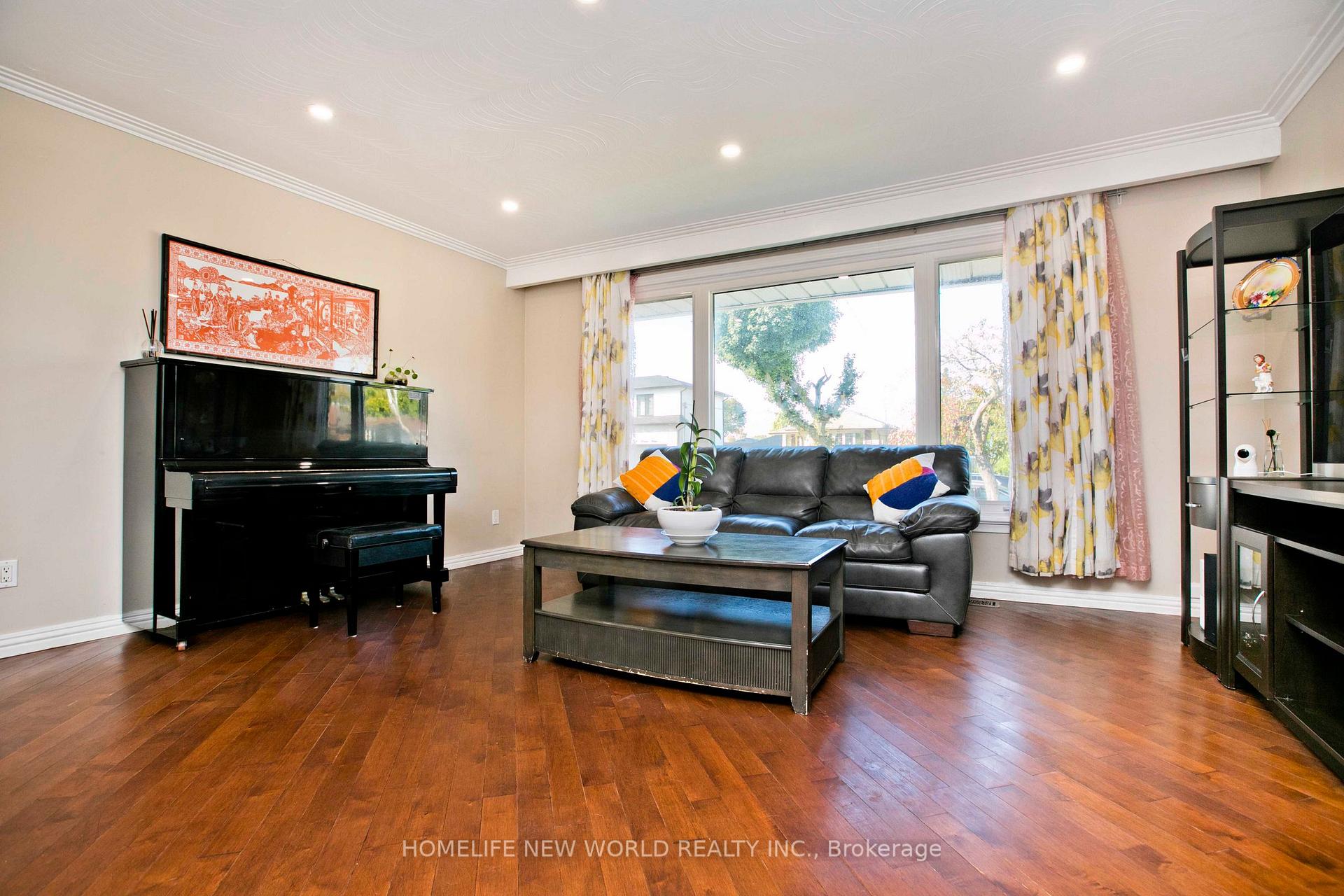 27 Doerr Road Main, Toronto E09 — photo 2 of 5