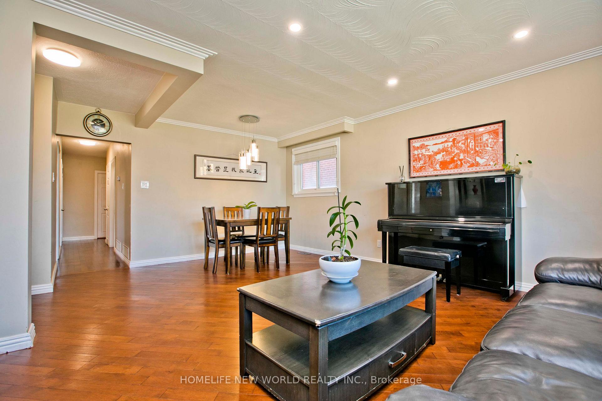 27 Doerr Road Main, Toronto E09 — photo 3 of 5