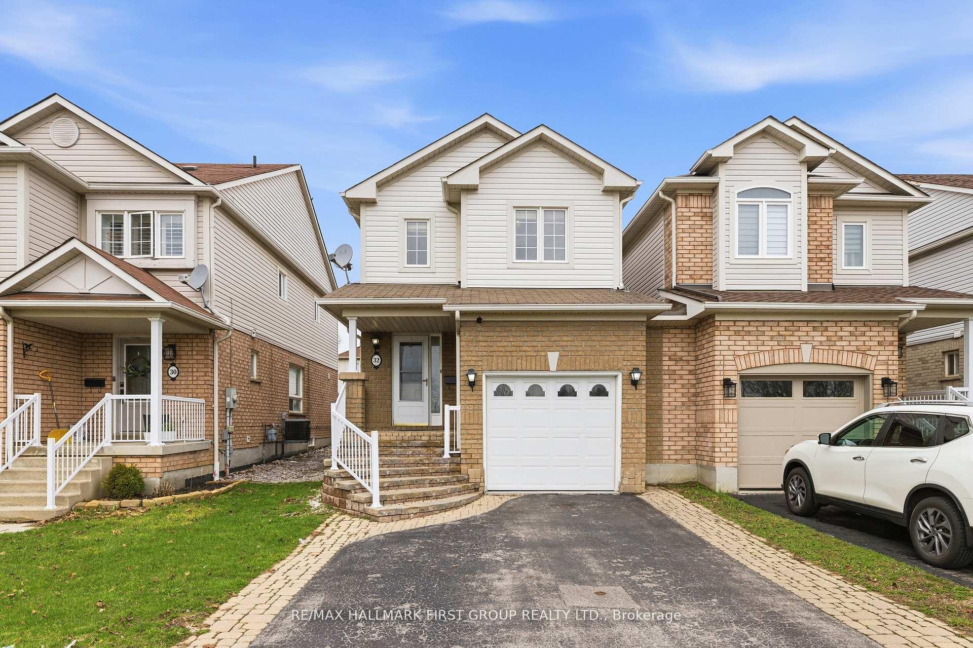 32 Samandria Avenue, Whitby, ON L1R 2Z7