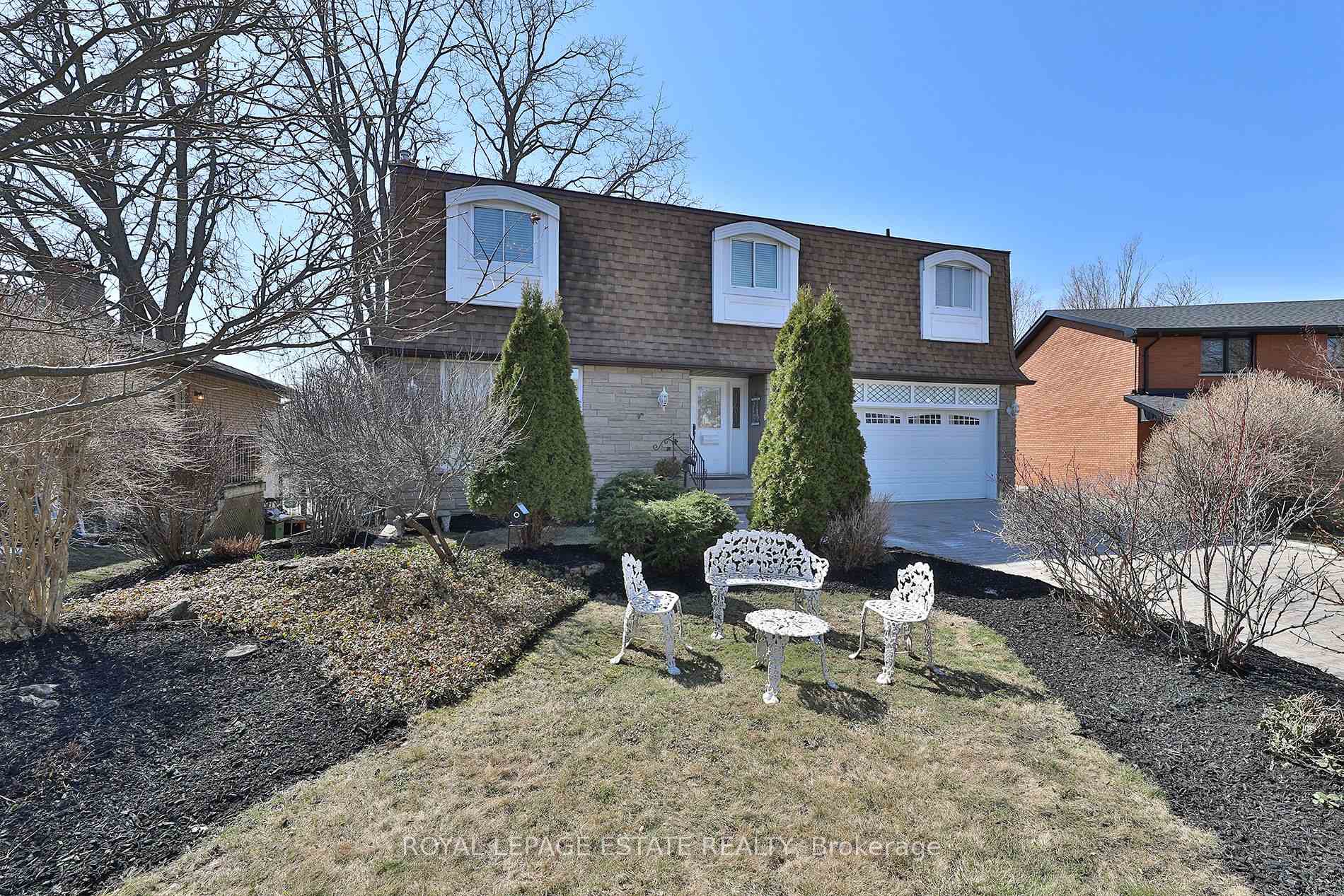 898 Beaufort Court, Oshawa, ON L1G 7J7