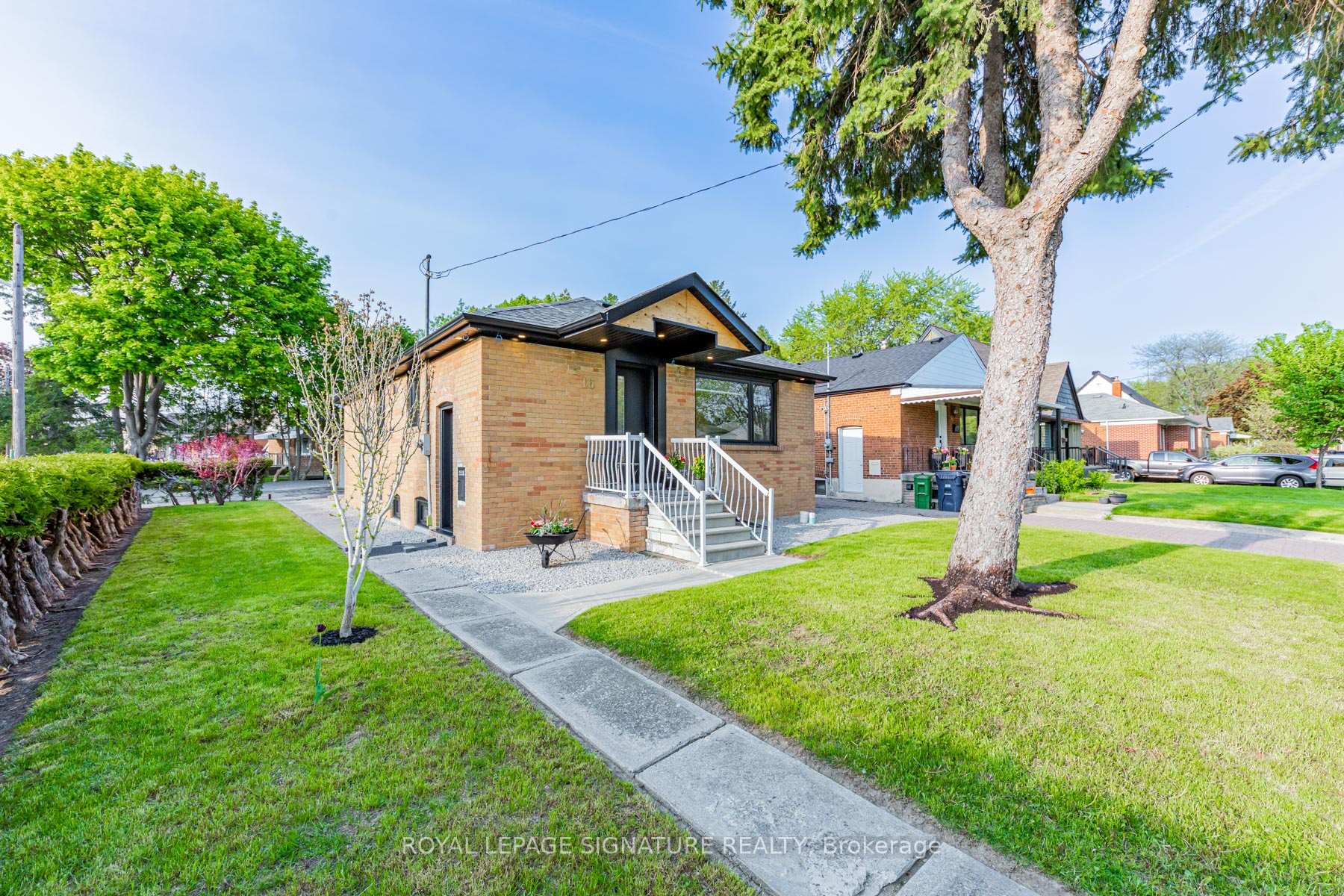 16 Boem Avenue, Toronto E04, ON M1R 3T1