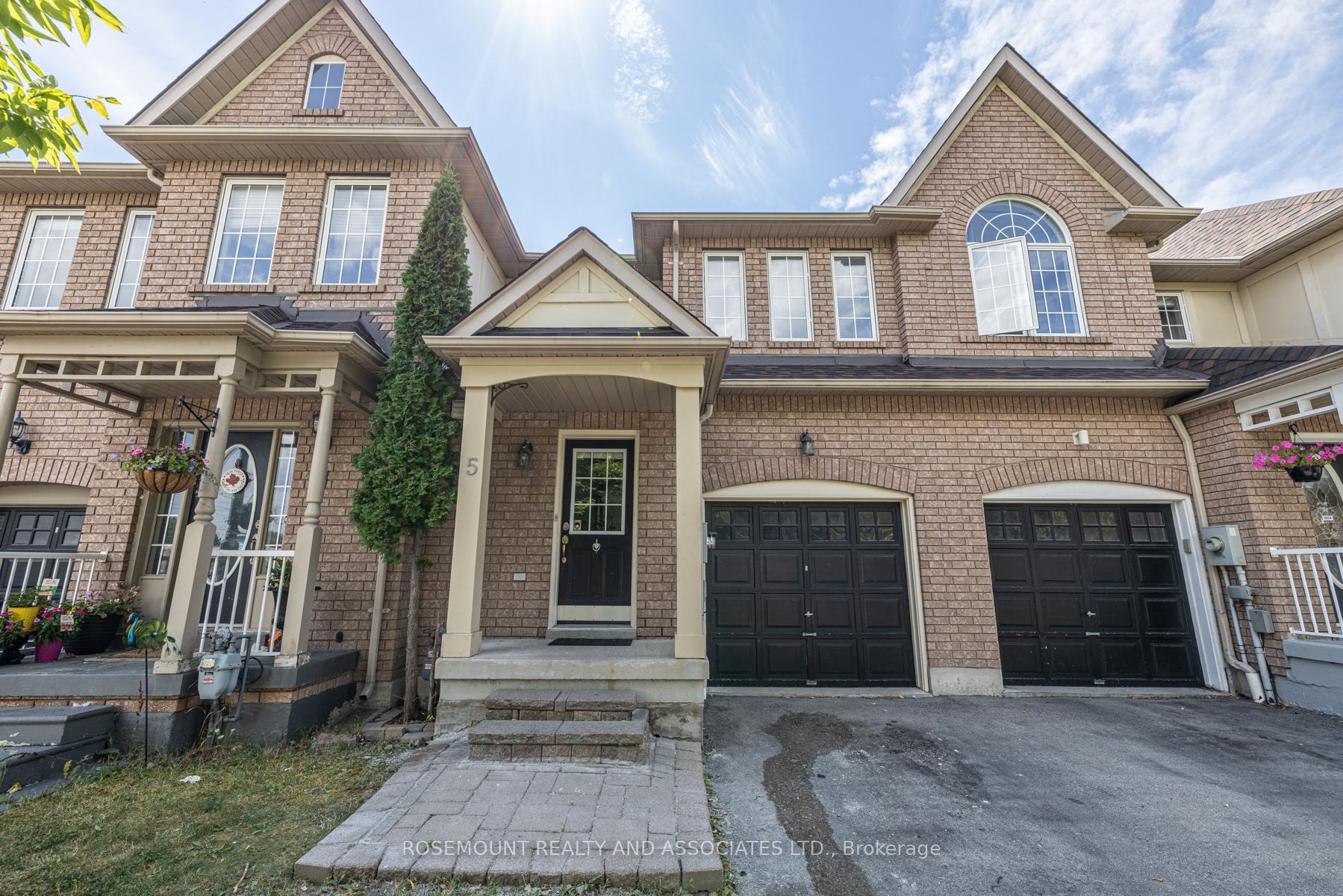 5 Playfair Road, Whitby, ON L1N 9S7