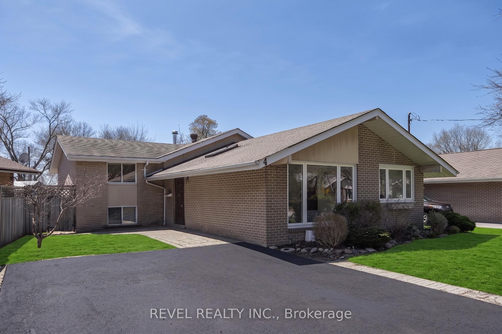 4 Oakley Boulevard, Toronto E09, ON M1P 3P2