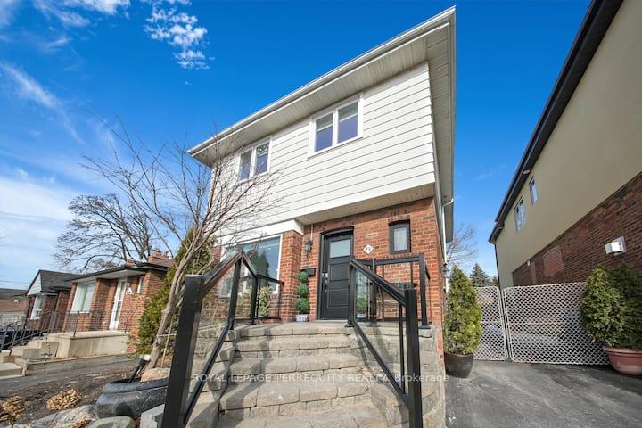 49 Manderley Drive Main, Toronto E06, ON M1N 3E8