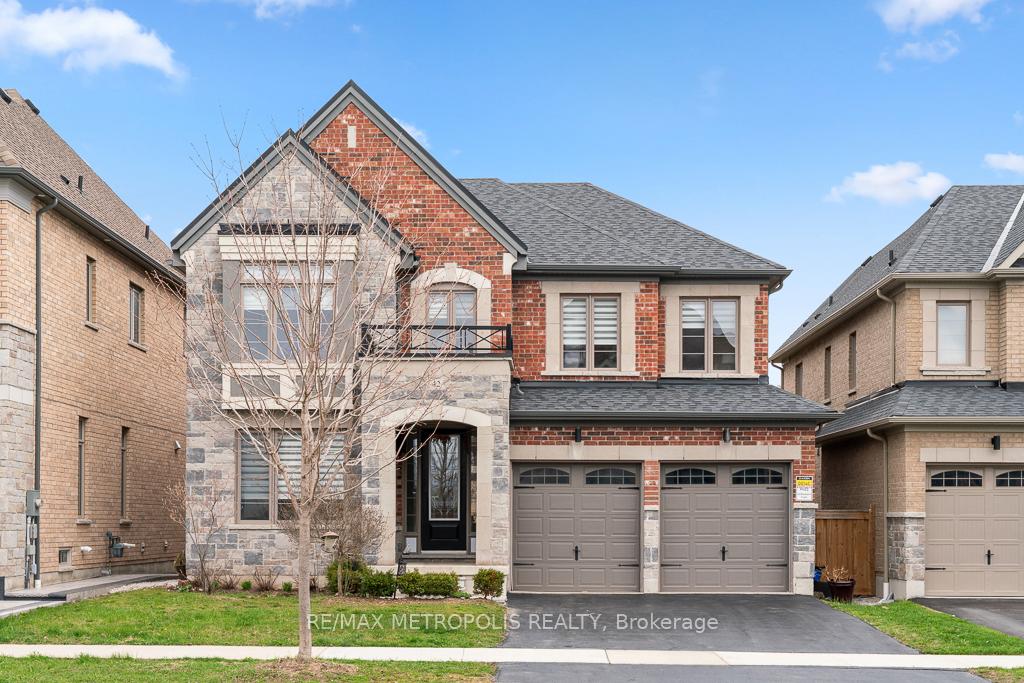 42 Blenheim Circle, Whitby, ON L1P 0E2