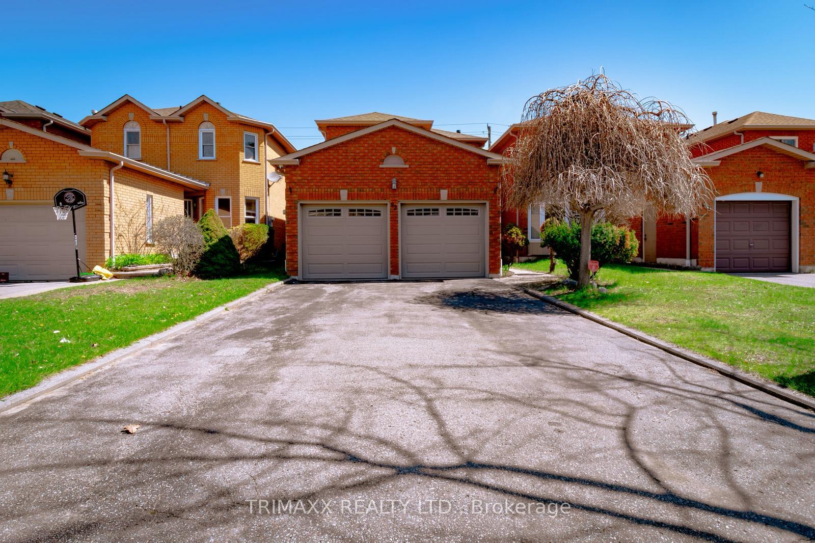 92 Hartrick Place, Whitby, ON L1R 2C3
