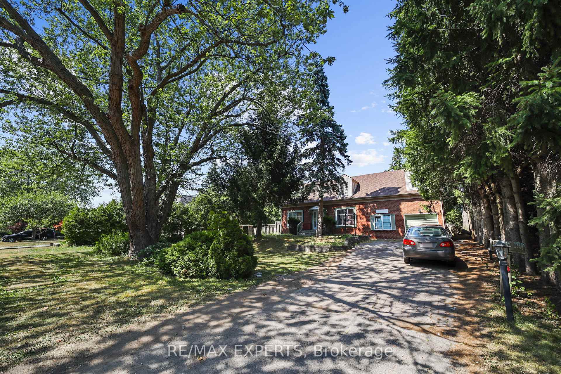 16 Bellehaven Crescent, Toronto E08, ON M1M 1H3