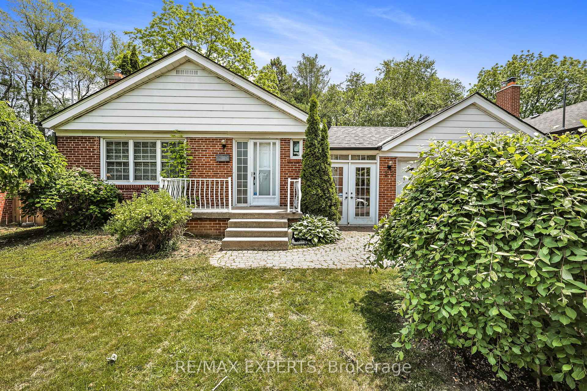 17 Brinloor Boulevard, Toronto E08, ON M1M 1L3