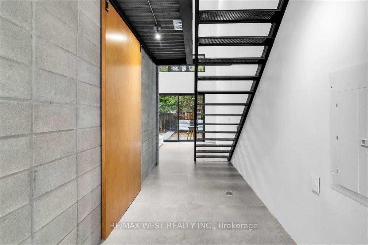 781 Craven Road, Toronto E01 — photo 2 of 5
