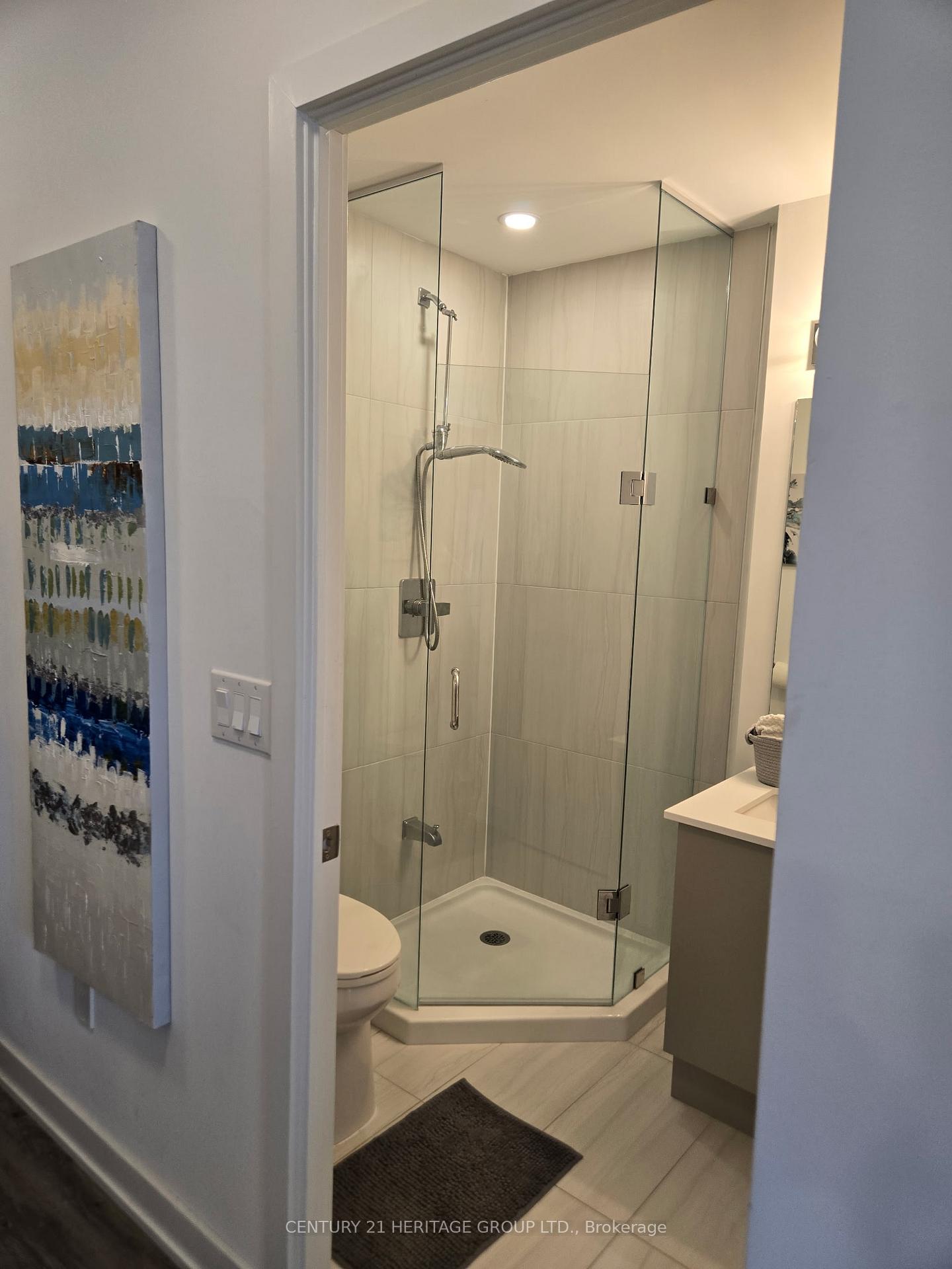 630 Greenwood Avenue 304, Toronto E01 — photo 4 of 5