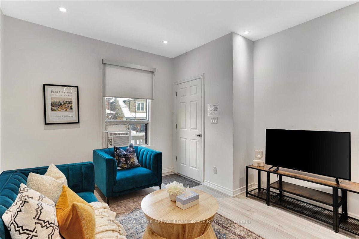 138 Booth Avenue Main Fl, Toronto E01 — photo 2 of 5