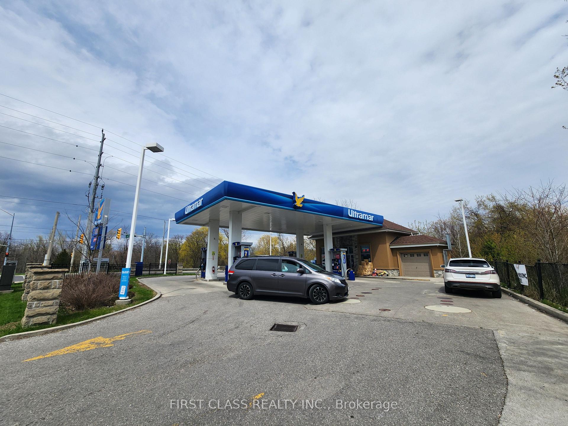 951 Dundas Street W, Whitby — photo 2 of 5