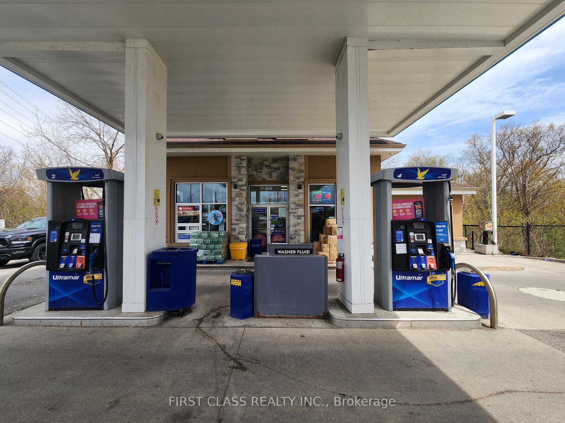 951 Dundas Street W, Whitby — photo 3 of 5
