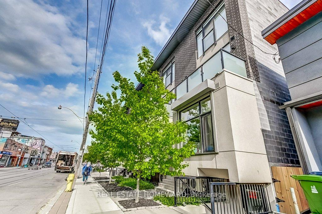 1321 Gerrard Street E 4, Toronto E01 — photo 4 of 5