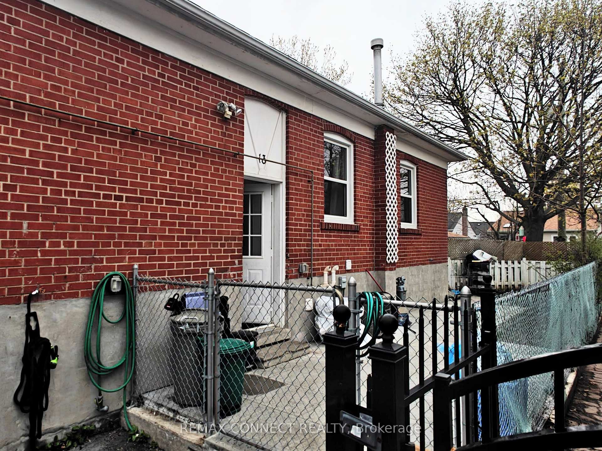 13 Ontario Street, Ajax — photo 2 of 5