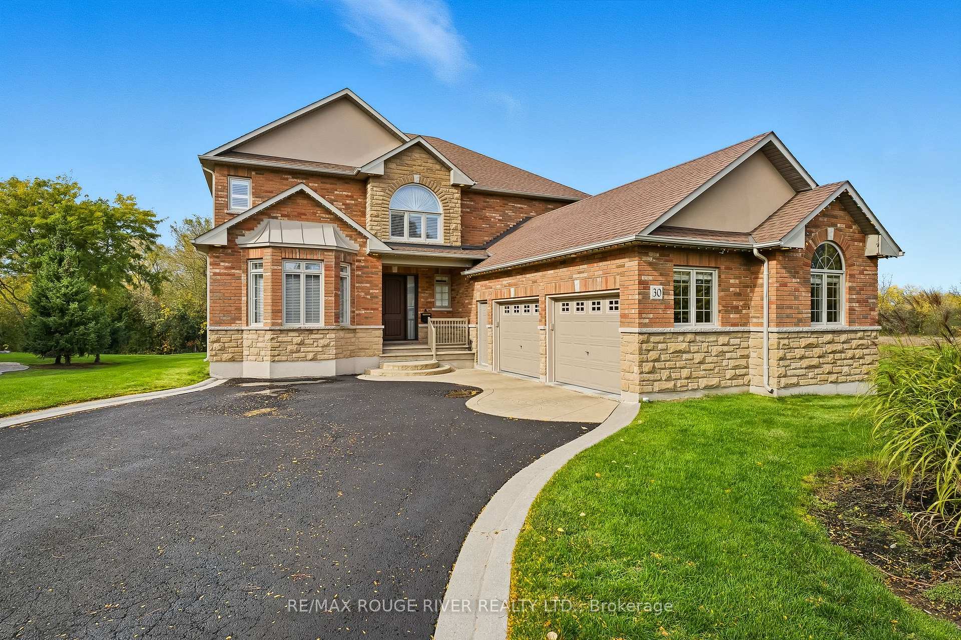 30 Hanover Court, Whitby, ON L1N 7J2 — Whitby, Ontario