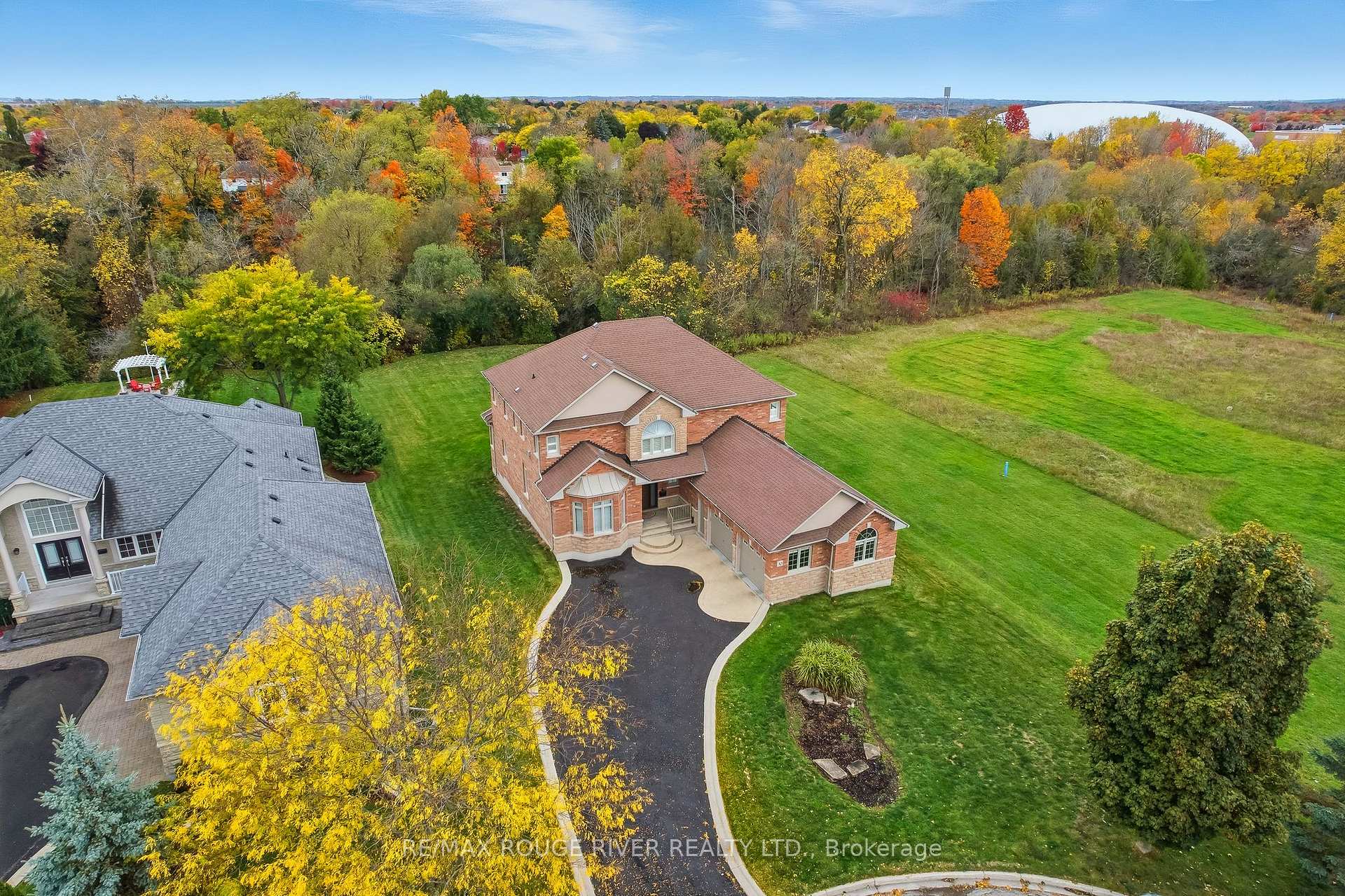 30 Hanover Court, Whitby — photo 2 of 5