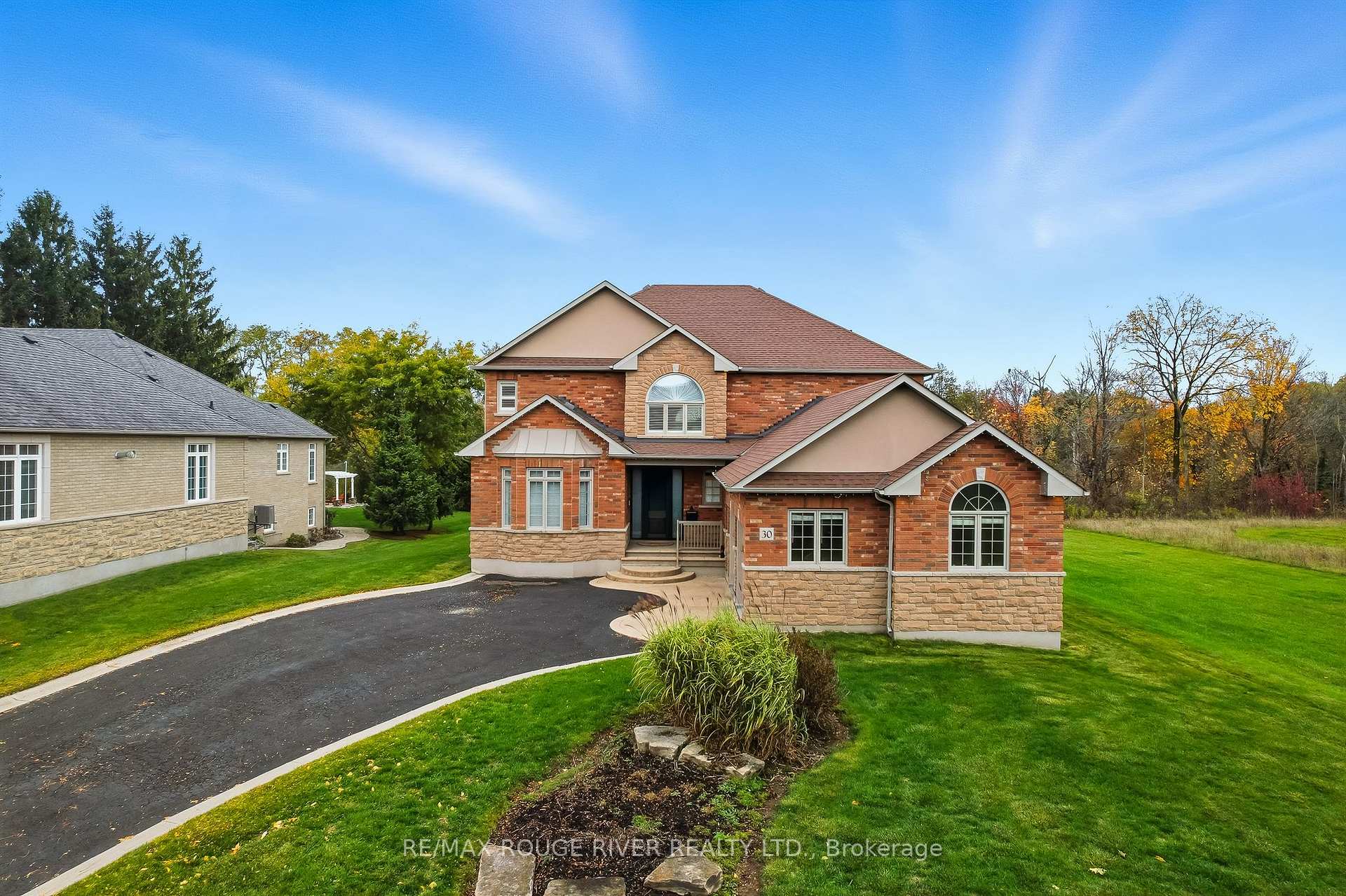 30 Hanover Court, Whitby — photo 4 of 5
