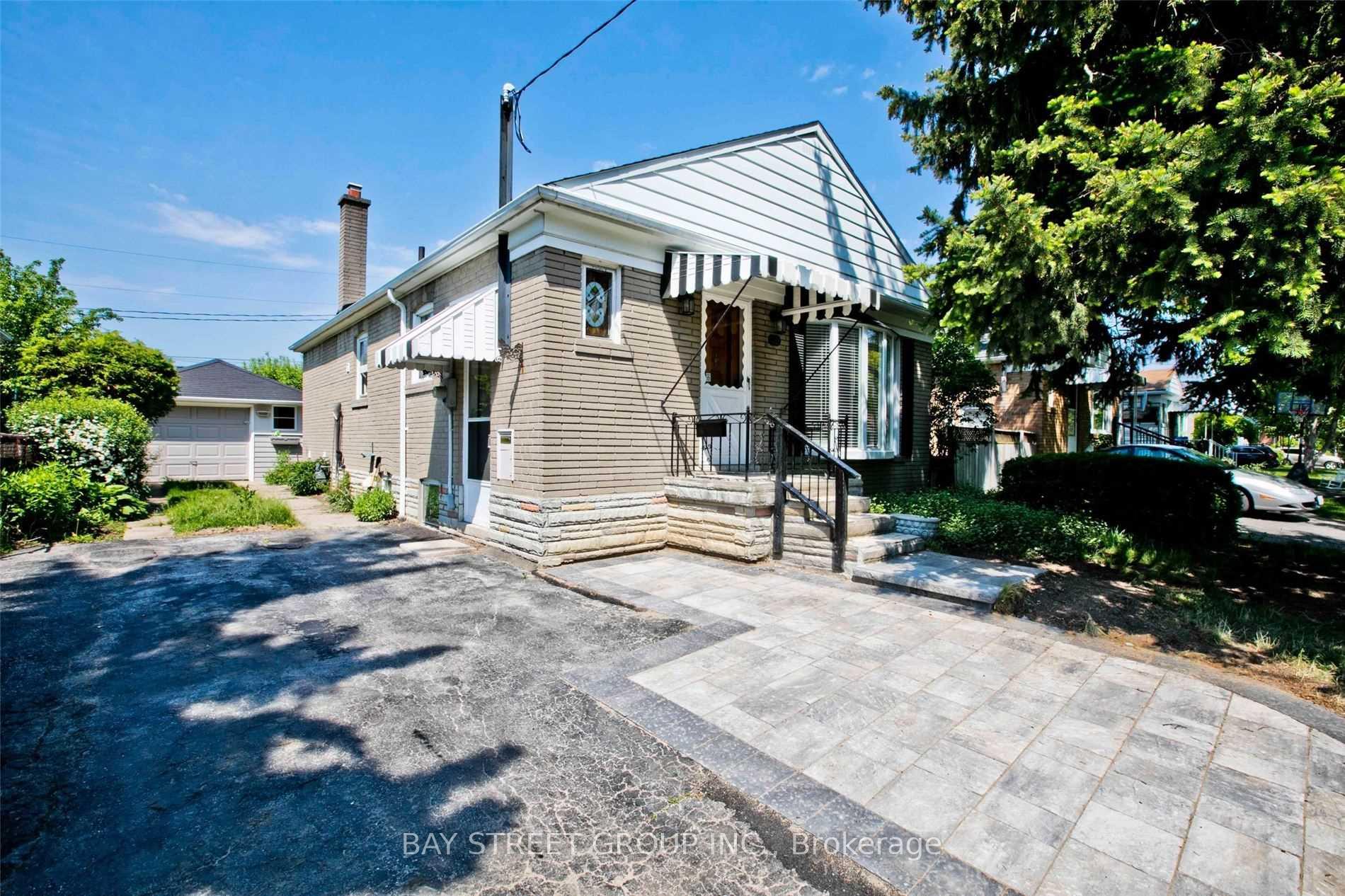 40 Greylawn Crescent, Toronto E04, ON M1R 2V6