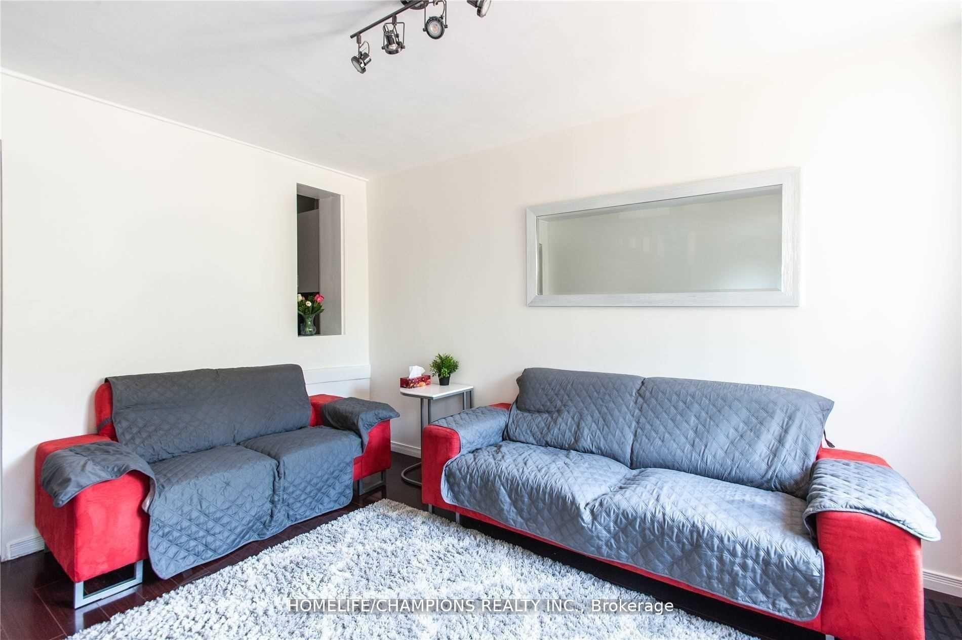 106 Lamb Avenue, Toronto E01 — photo 3 of 5