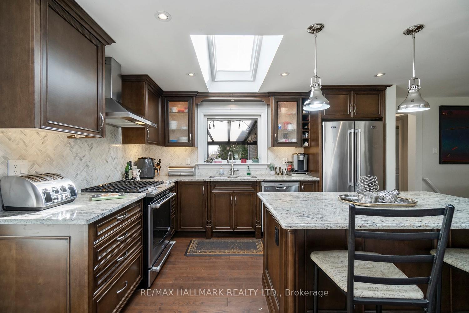 37 Lewin Crescent, Ajax — photo 4 of 5