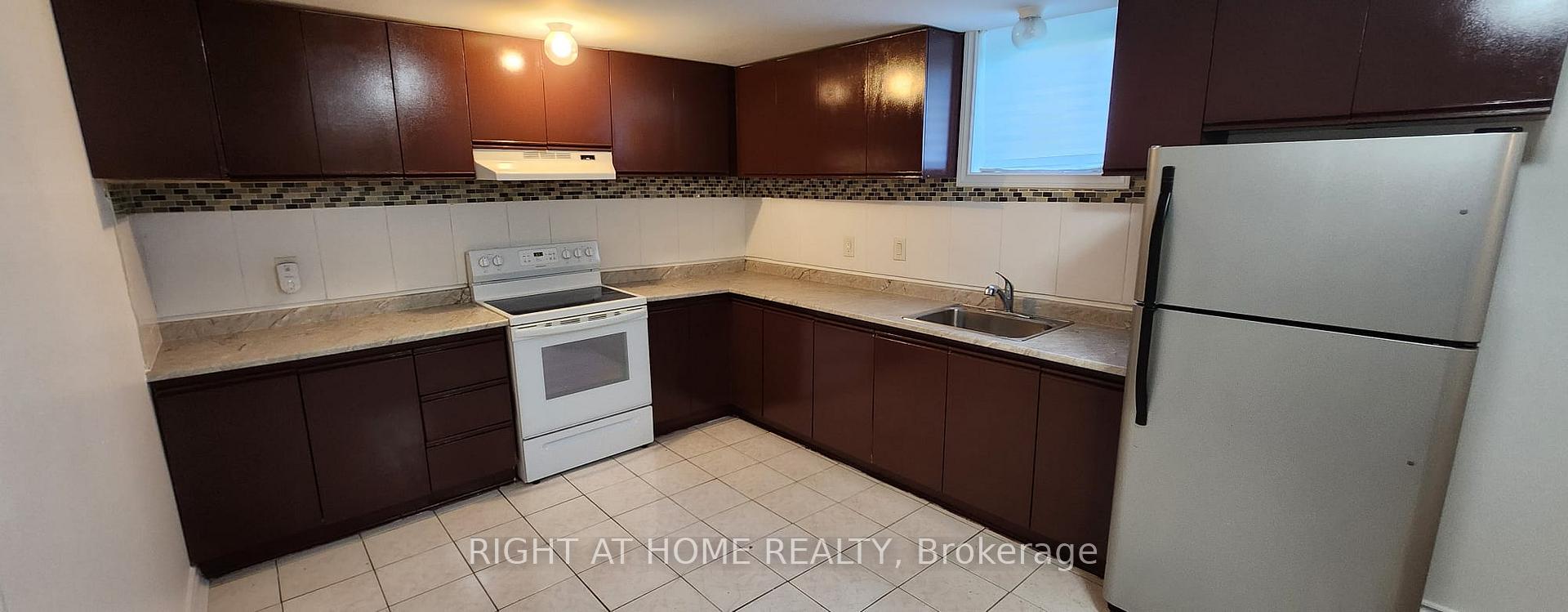 990 Midland Avenue 1, Toronto E08, ON M1K 4G6 — Toronto E08, Ontario