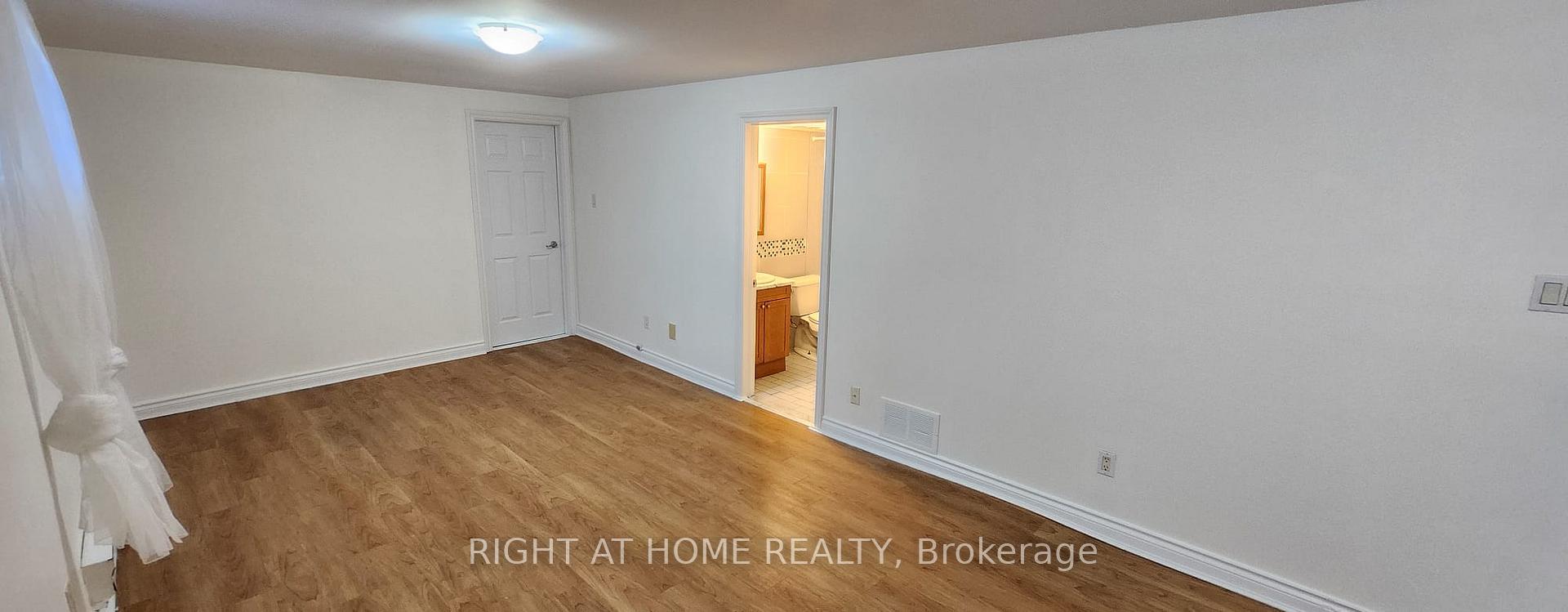 990 Midland Avenue 1, Toronto E08 — photo 3 of 5