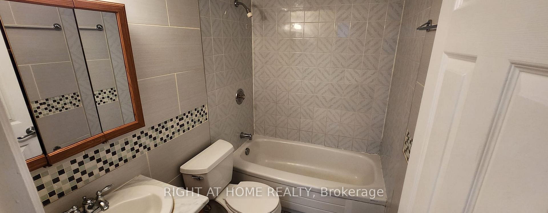 990 Midland Avenue 1, Toronto E08 — photo 5 of 5