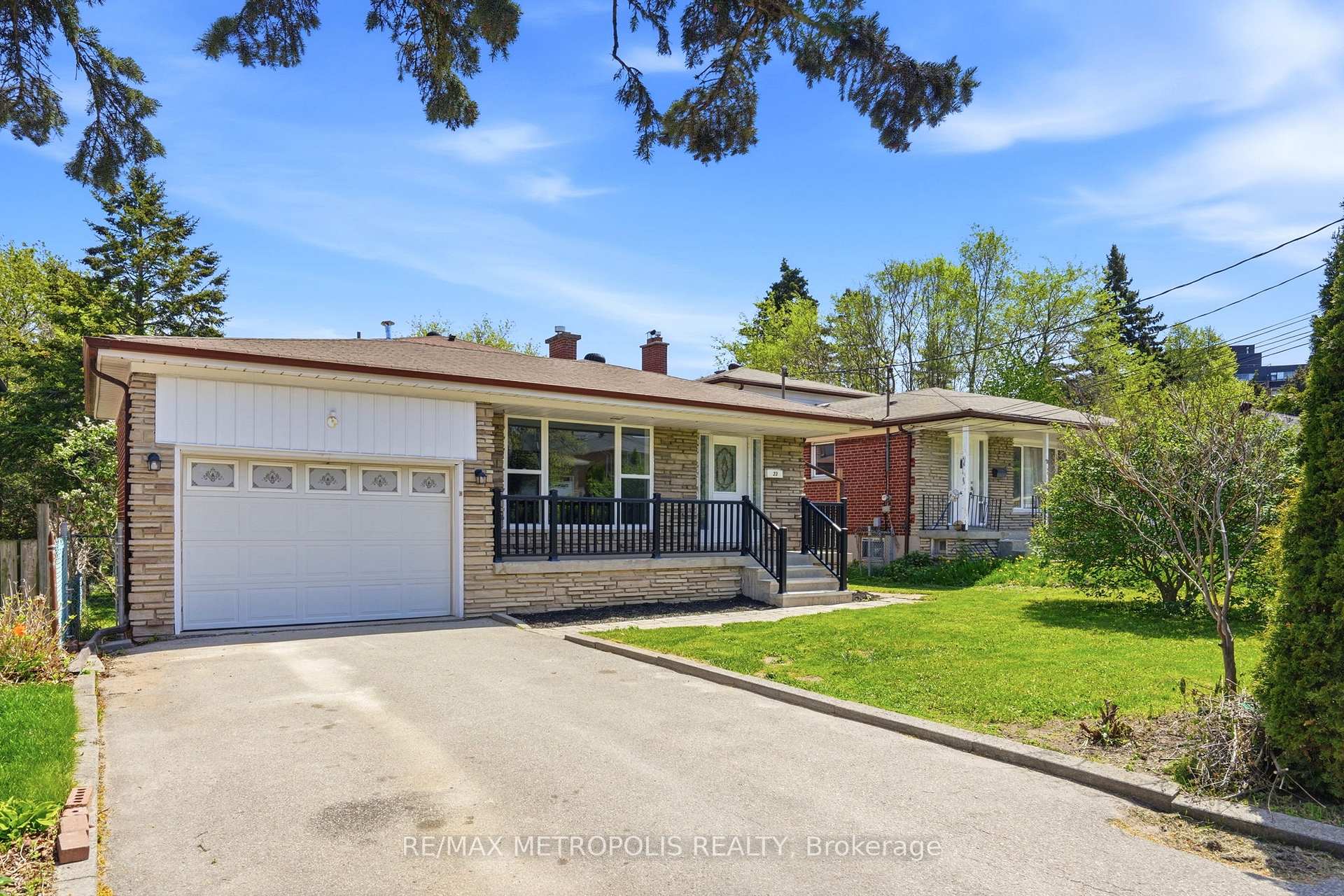 23 Lochleven Drive, Toronto E08, ON M1M 3R9 — Toronto E08, Ontario