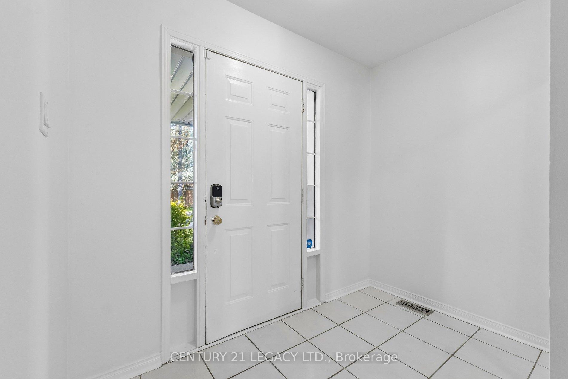 29 Woolf Crescent, Ajax — photo 3 of 5