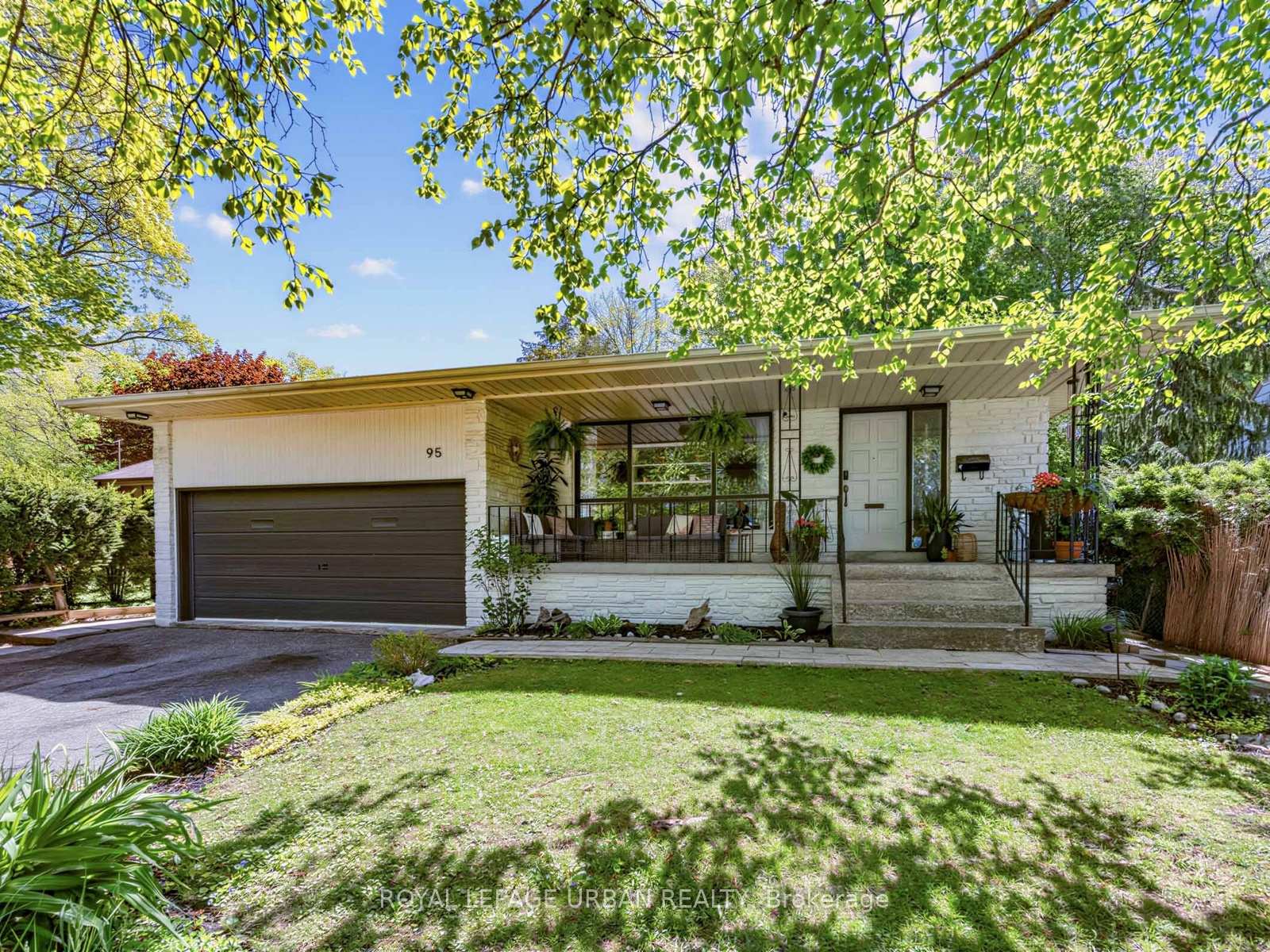 95 Oakridge Drive, Toronto E08, ON M1M 2A6 — Toronto E08, Ontario