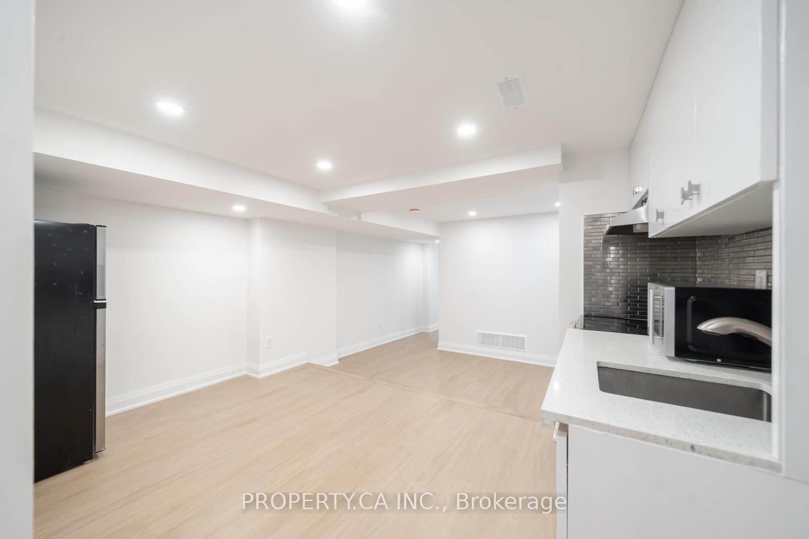 344 Highfield Road Lower, Toronto E01 — photo 3 of 5