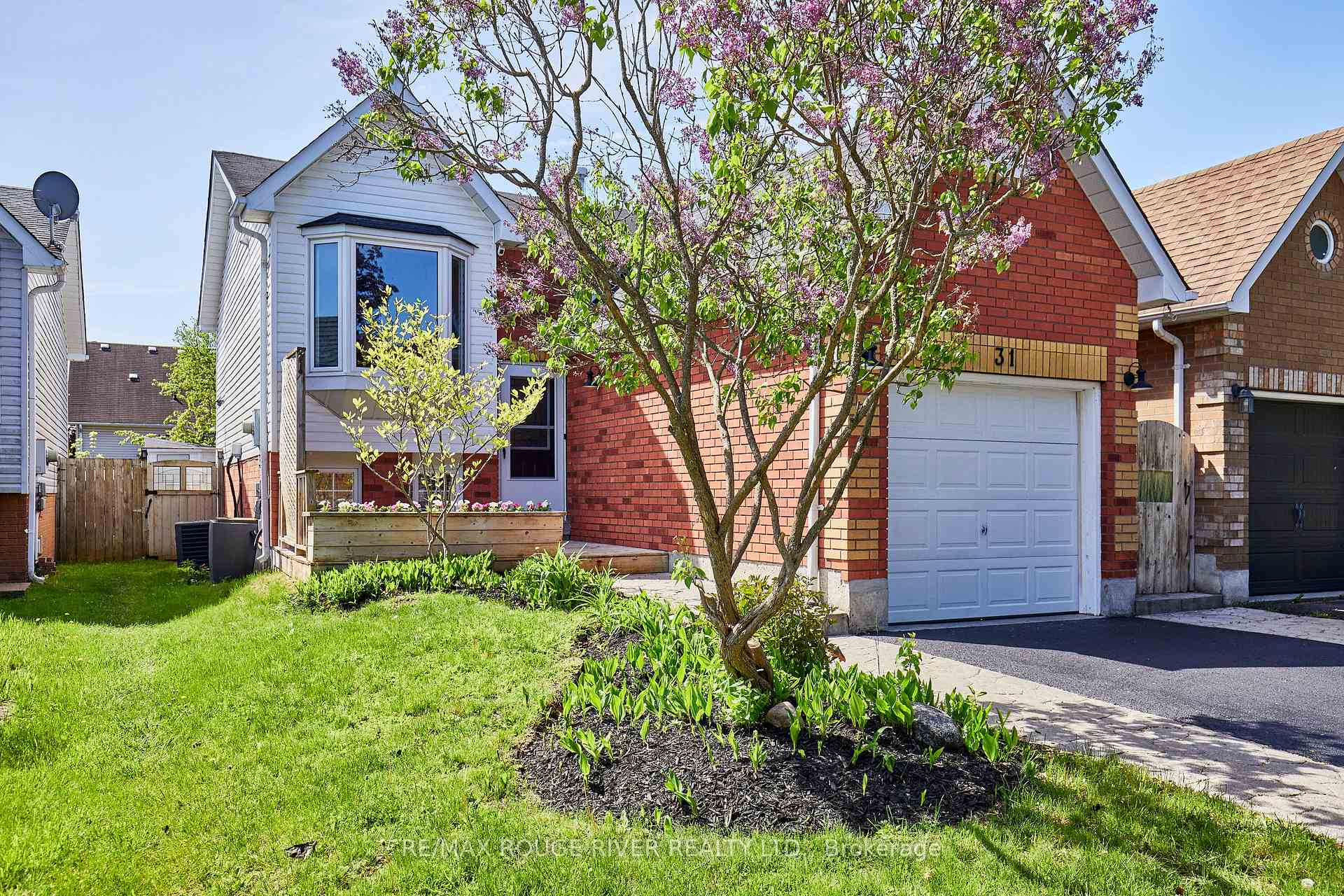 31 Champine Square, Clarington, ON L1C 4W1 — Clarington, Ontario